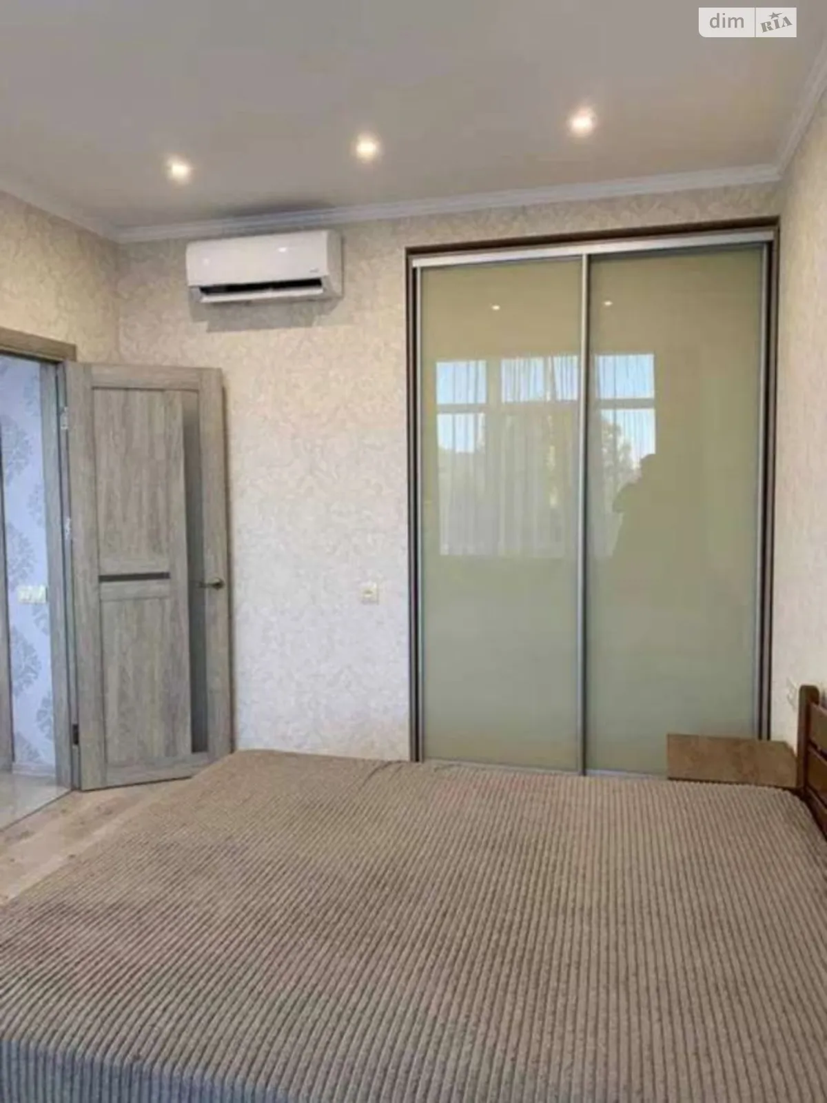 Здається в оренду 1-кімнатна квартира 42 кв. м у Одесі, вул. Літературна, 8 - фото 1