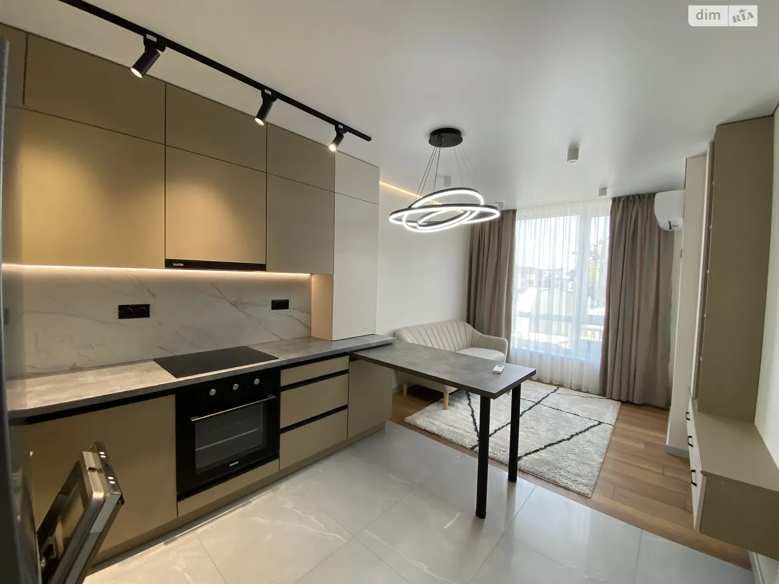 Сдается в аренду 1-комнатная квартира 40 кв. м в Ивано-Франковске, бул. Южный, 32Б - фото 1