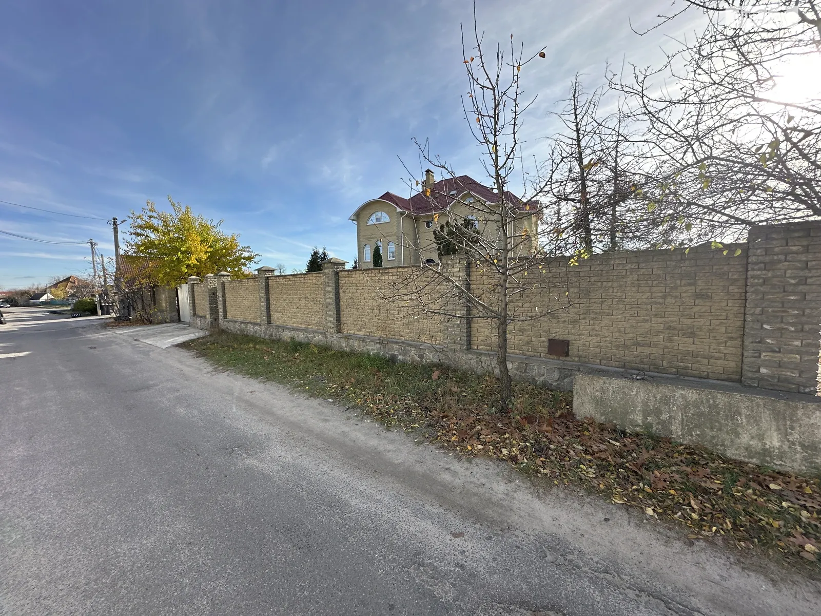 Продається будинок 3 поверховий 460 кв. м з терасою, цена: 220000 $ - фото 1