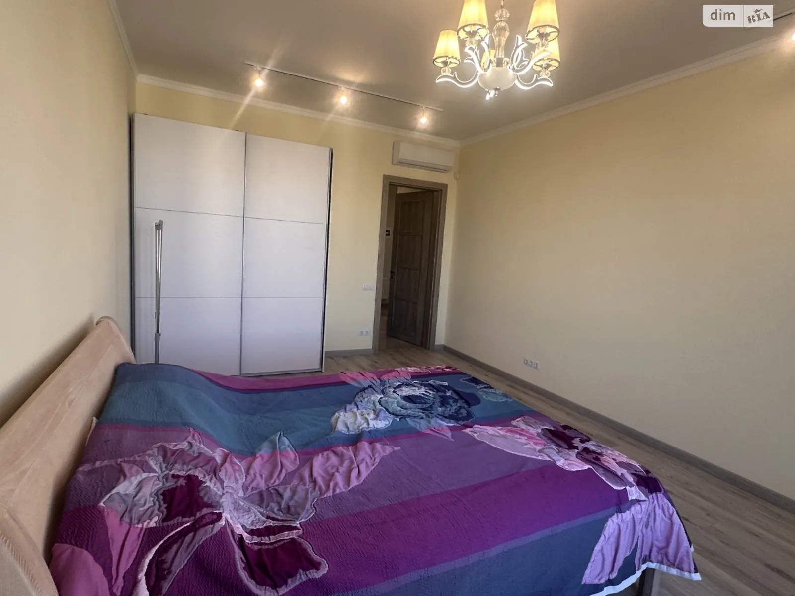 Продается 1-комнатная квартира 81 кв. м в Одессе, ул. Зоопарковая, 8В - фото 1