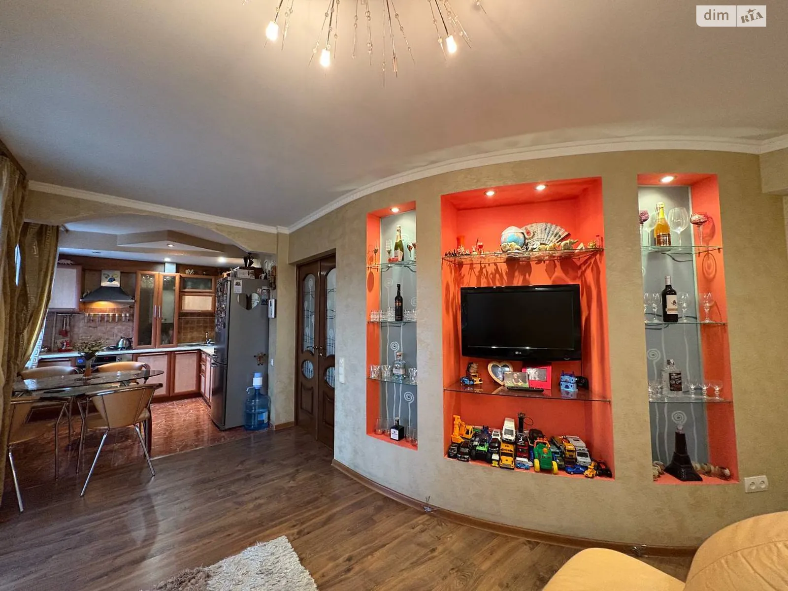 Продается 3-комнатная квартира 103.6 кв. м в Ровно, ул. Степана Бандеры, 33А - фото 1