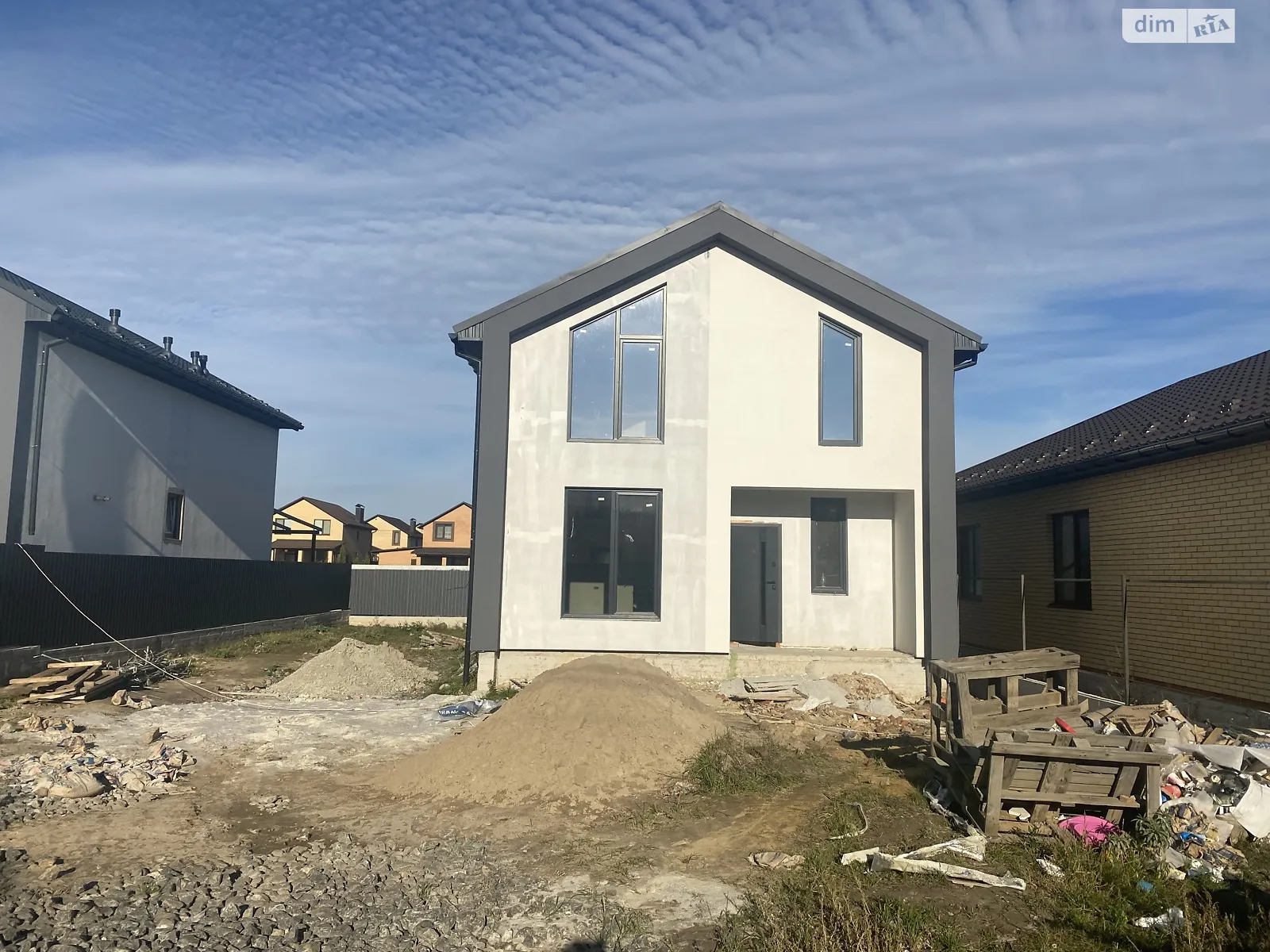 Продается дом на 4 этажа 125 кв. м с верандой, цена: 100000 $ - фото 1