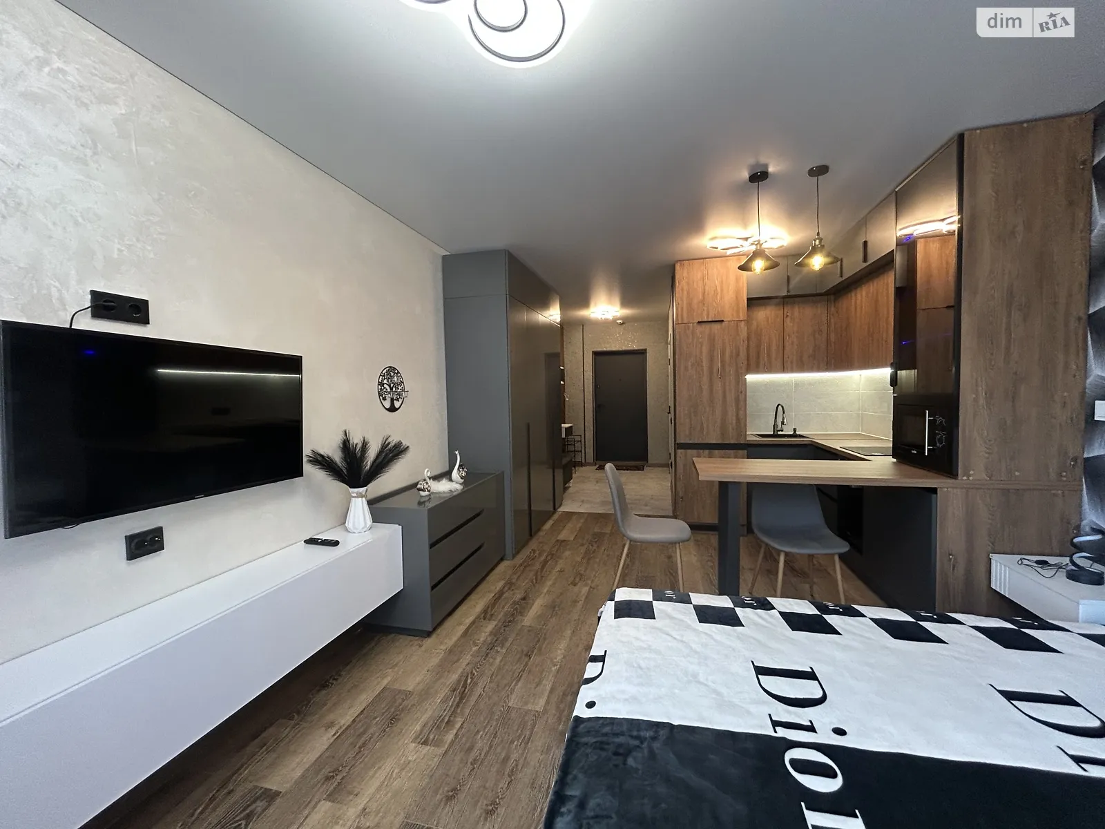 Продается 1-комнатная квартира 28 кв. м в Ивано-Франковске, ул. Левицкого Романа - фото 1