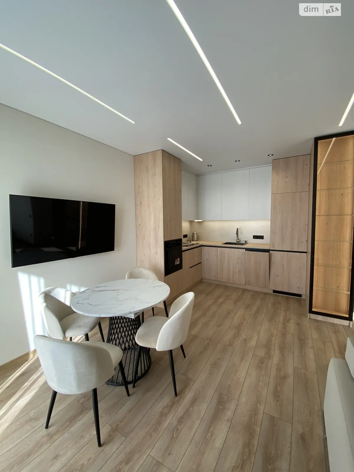 Продается 1-комнатная квартира 38 кв. м в Ужгороде, цена: 70300 $ - фото 1