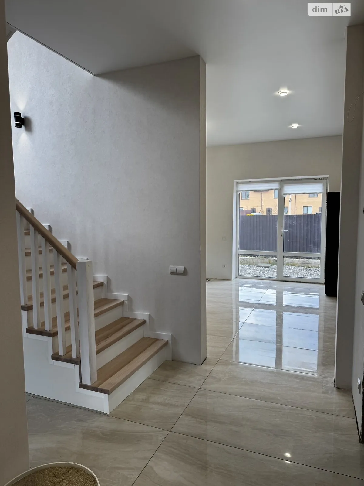 Продается дом на 2 этажа 110 кв. м с бассейном, цена: 130000 $ - фото 1