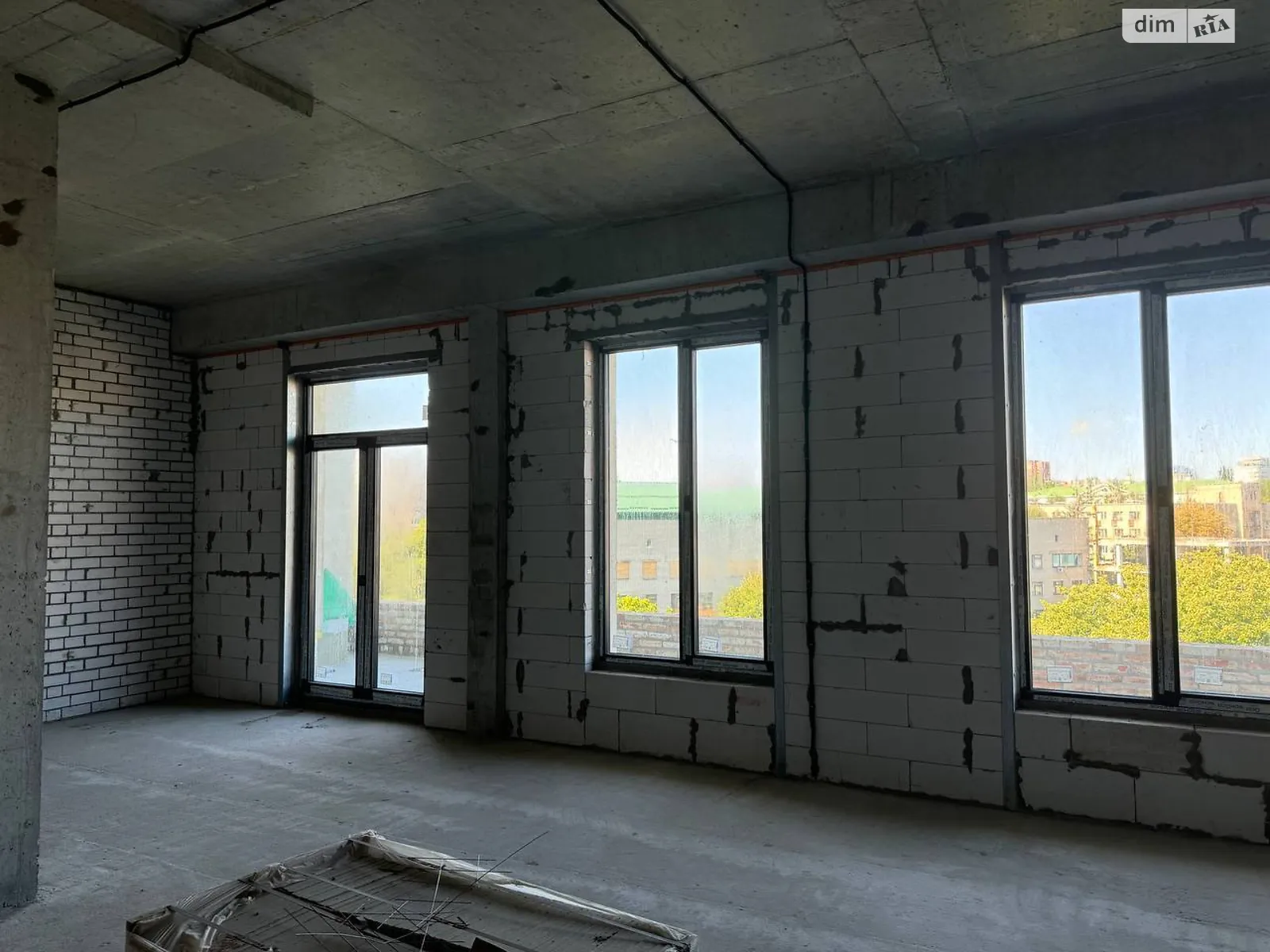 Продается 2-комнатная квартира 70.8 кв. м в Днепре, ул. Донцова Дмитрия(Донского Дмитрия), 8 - фото 1