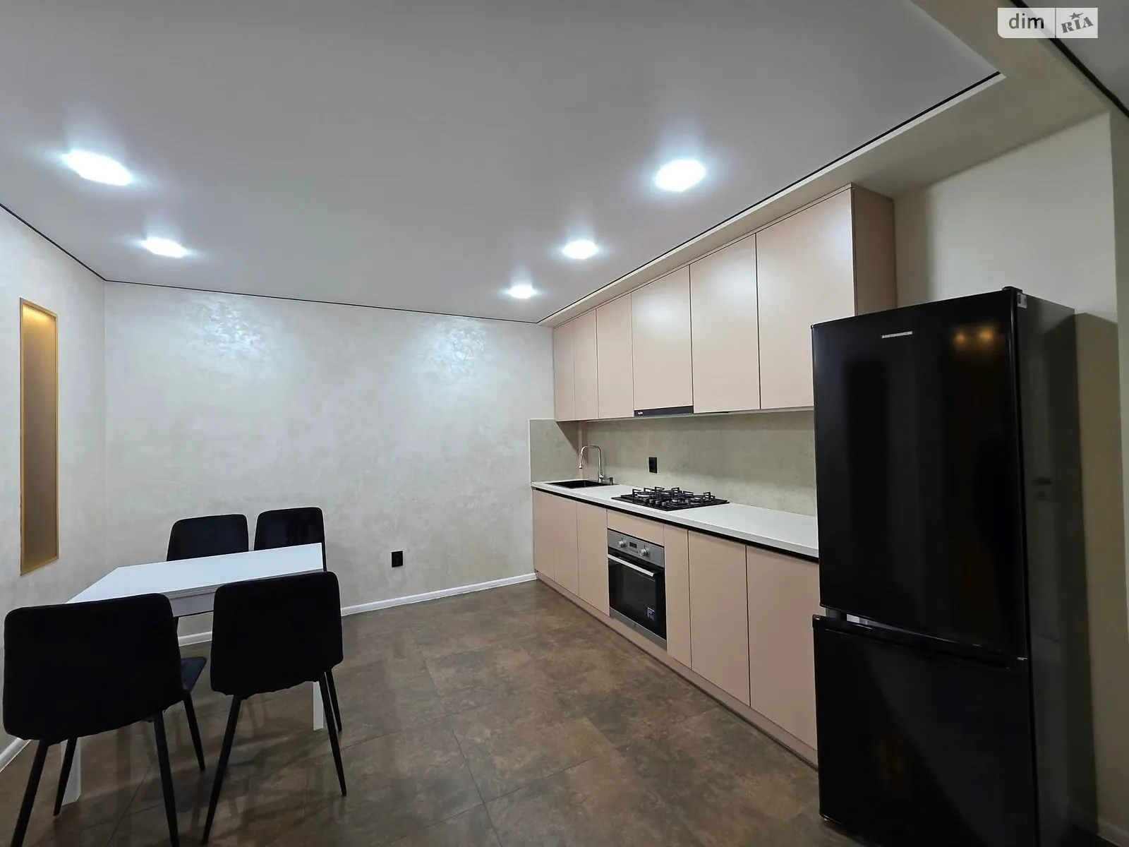 2-кімнатна квартира 60 кв. м у Тернополі, вул. Сахарова Андрія Академіка, 10 - фото 1