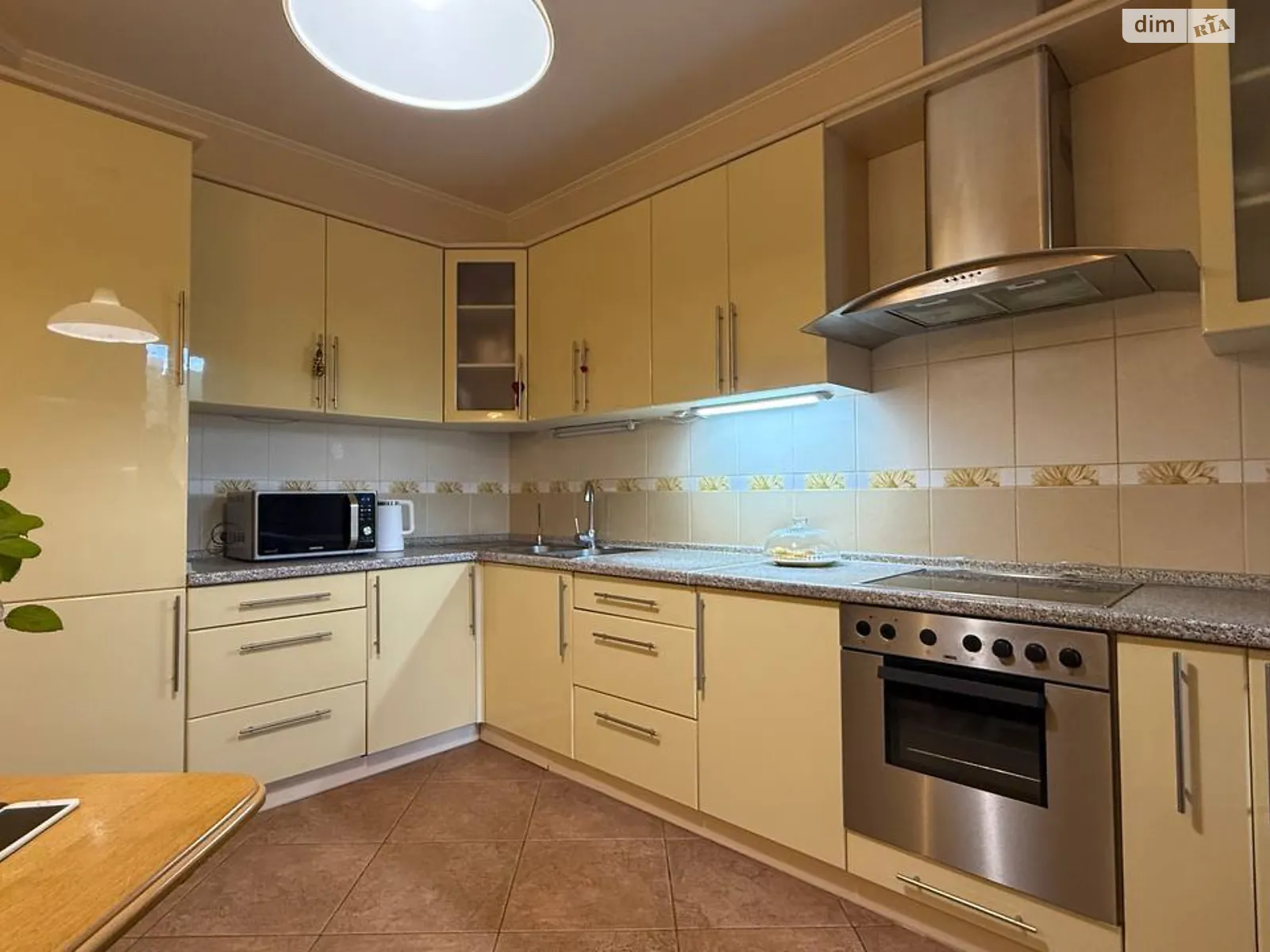 Здається в оренду 3-кімнатна квартира 93.4 кв. м у Києві, вул. Салютна, 1Б - фото 1