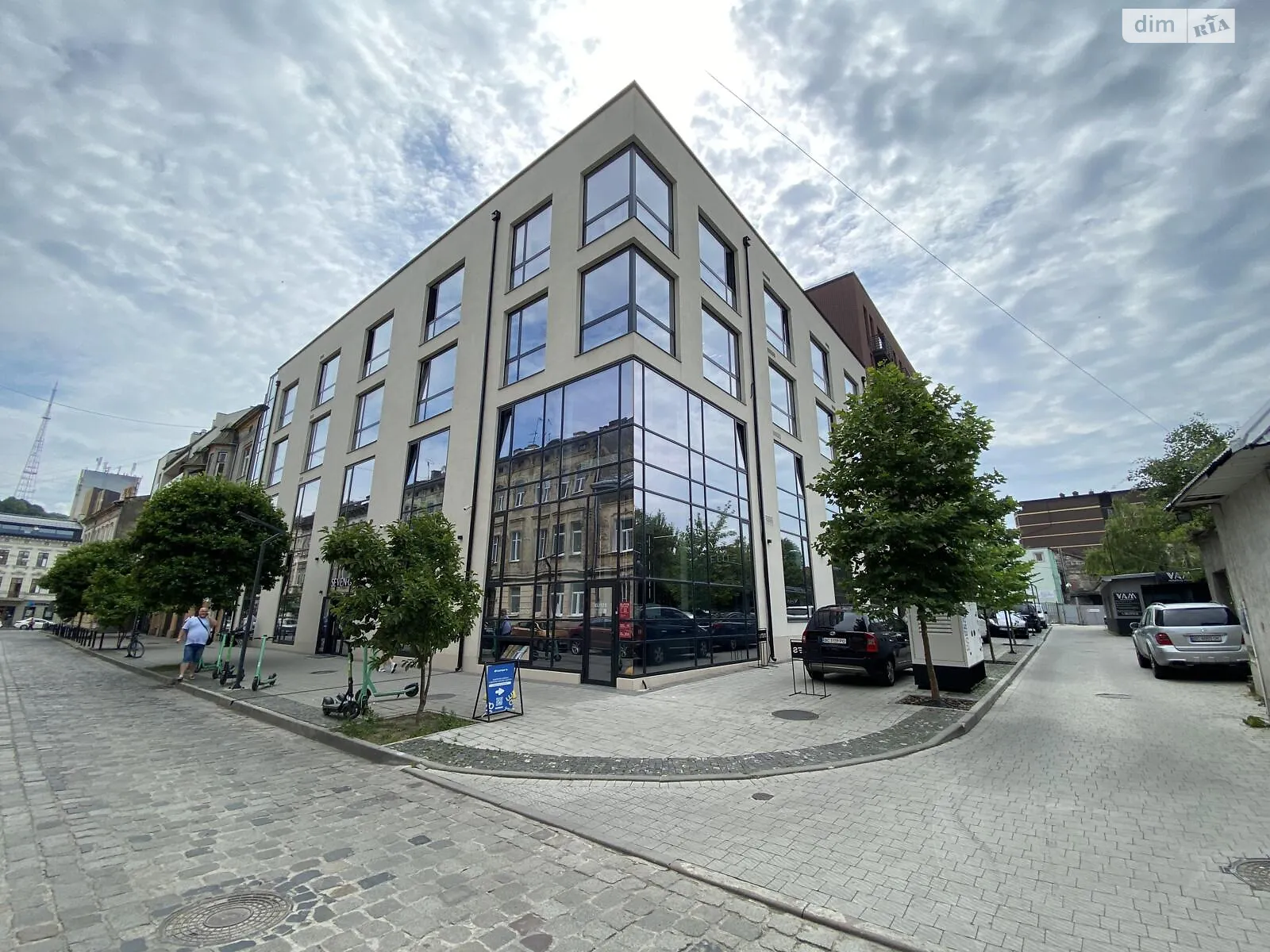 Здається в оренду приміщення вільного призначення 100 кв. м в 5-поверховій будівлі, цена: 1800 $ - фото 1