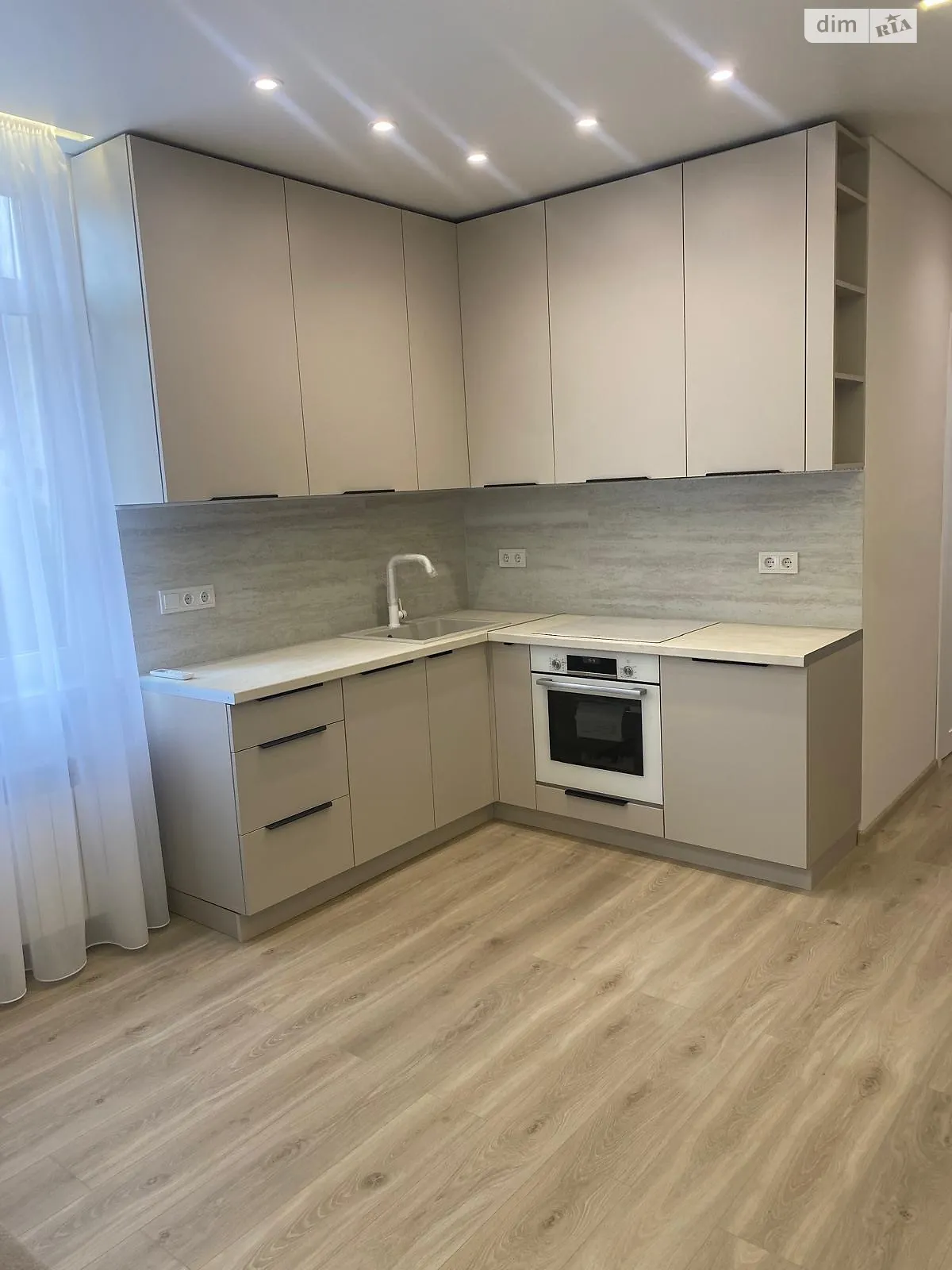 Продается 1-комнатная квартира 46.1 кв. м в Ужгороде, ул. Бачинского, 92 - фото 1