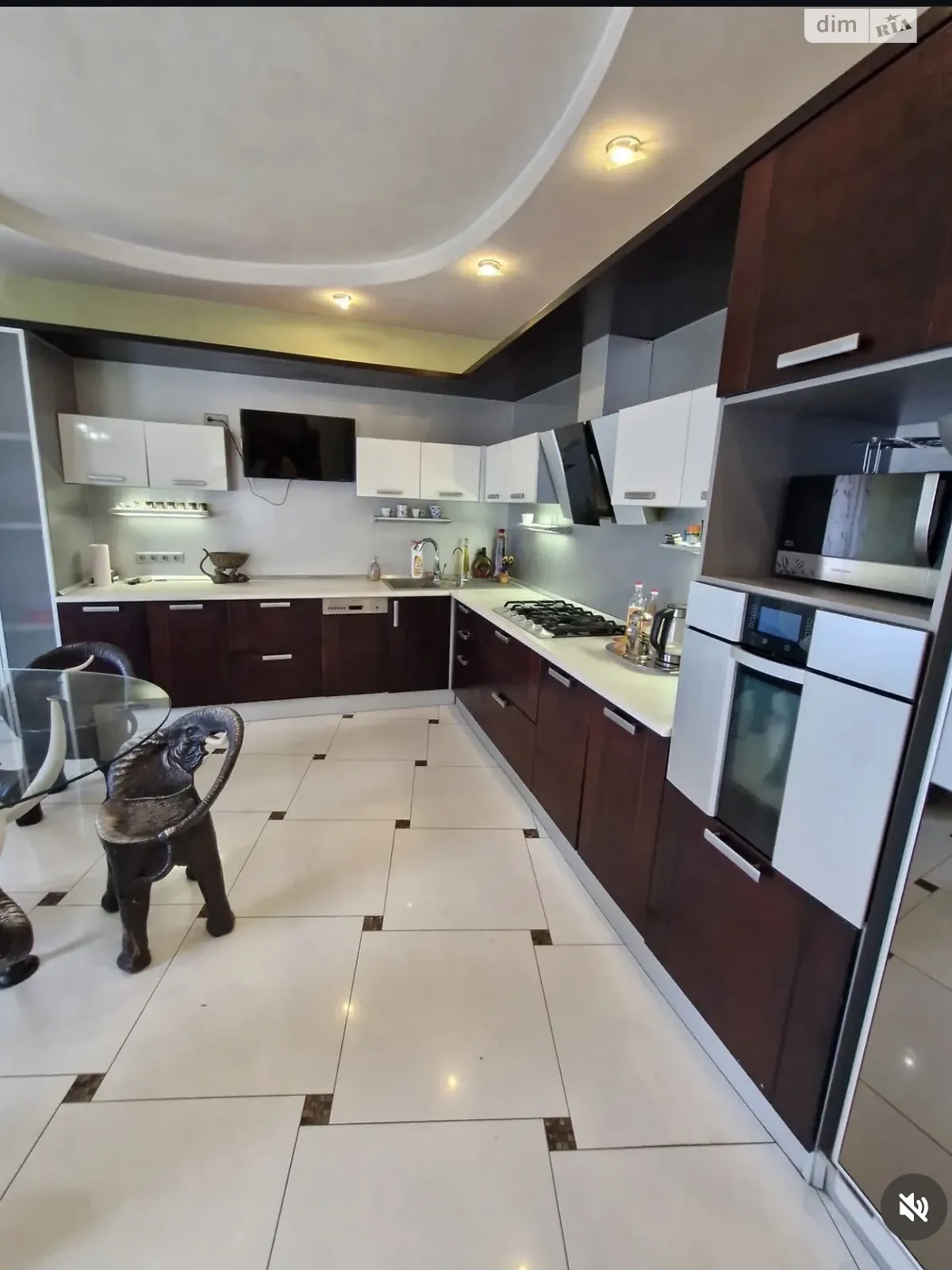 Сдается в аренду дом на 3 этажа 350 кв. м с подвалом, цена: 46000 грн - фото 1