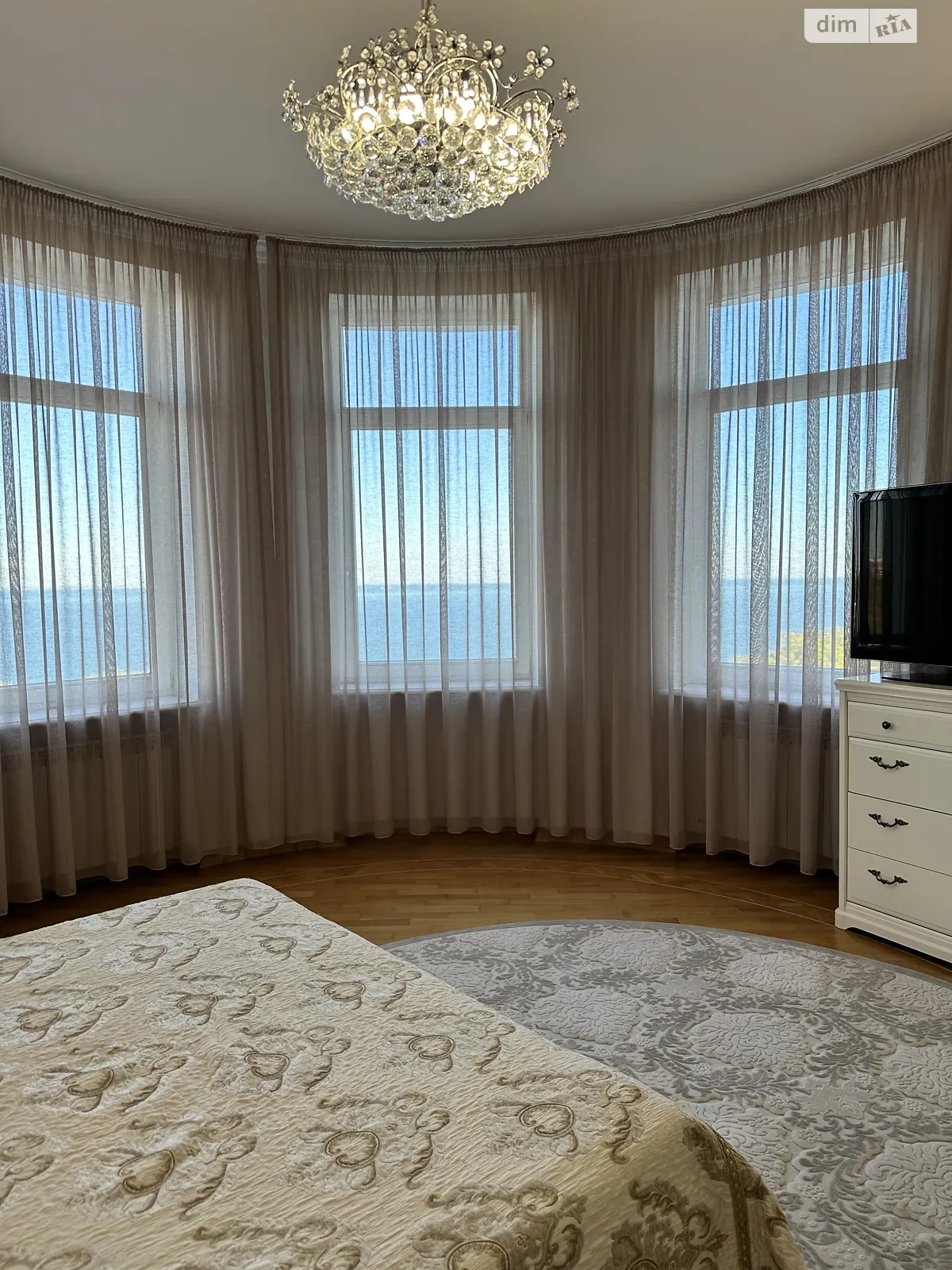 Сдается в аренду 3-комнатная квартира 154.2 кв. м в Одессе, цена: 900 $ - фото 1