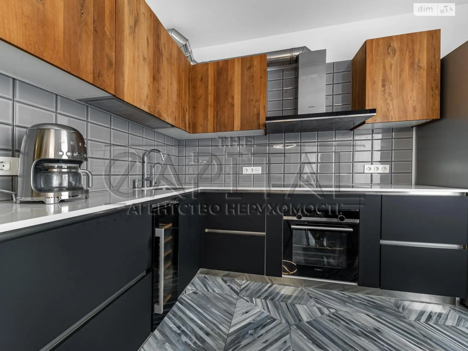 Продается 2-комнатная квартира 72 кв. м в Киеве, ул. Маккейна Джона, 7 - фото 1