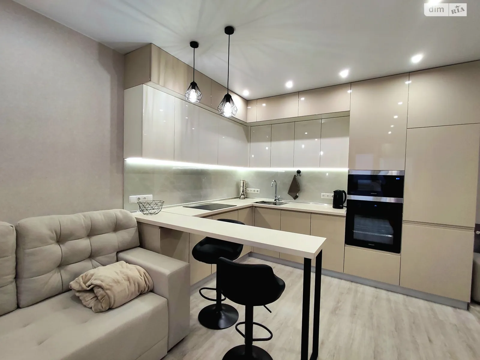 Сдается в аренду 1-комнатная квартира 47 кв. м в Харькове, ул. Клочковская, 93 - фото 1