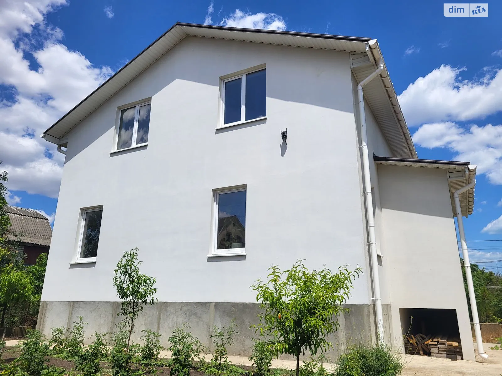 Продается дом на 3 этажа 260 кв. м с бассейном, цена: 150000 $ - фото 1