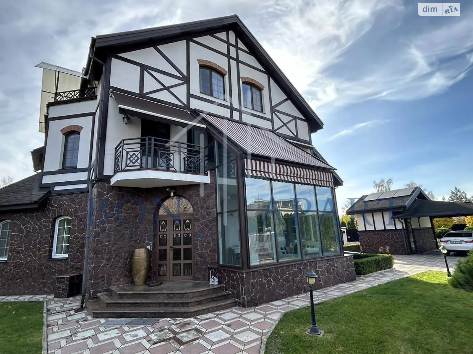 Продается дом на 3 этажа 660 кв. м с беседкой, цена: 3500000 $ - фото 1