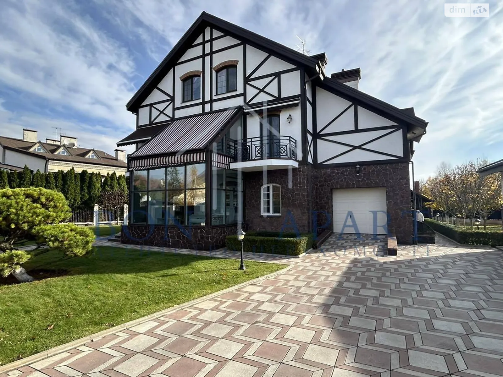 Продается дом на 3 этажа 660 кв. м с мансардой, цена: 3500000 $ - фото 1