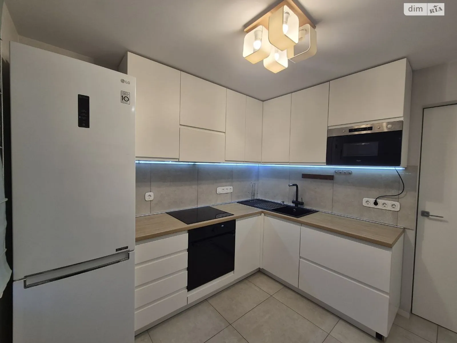 Продається 3-кімнатна квартира 80 кв. м у Броварах, вул. Ярослава Мудрого, 28 - фото 1