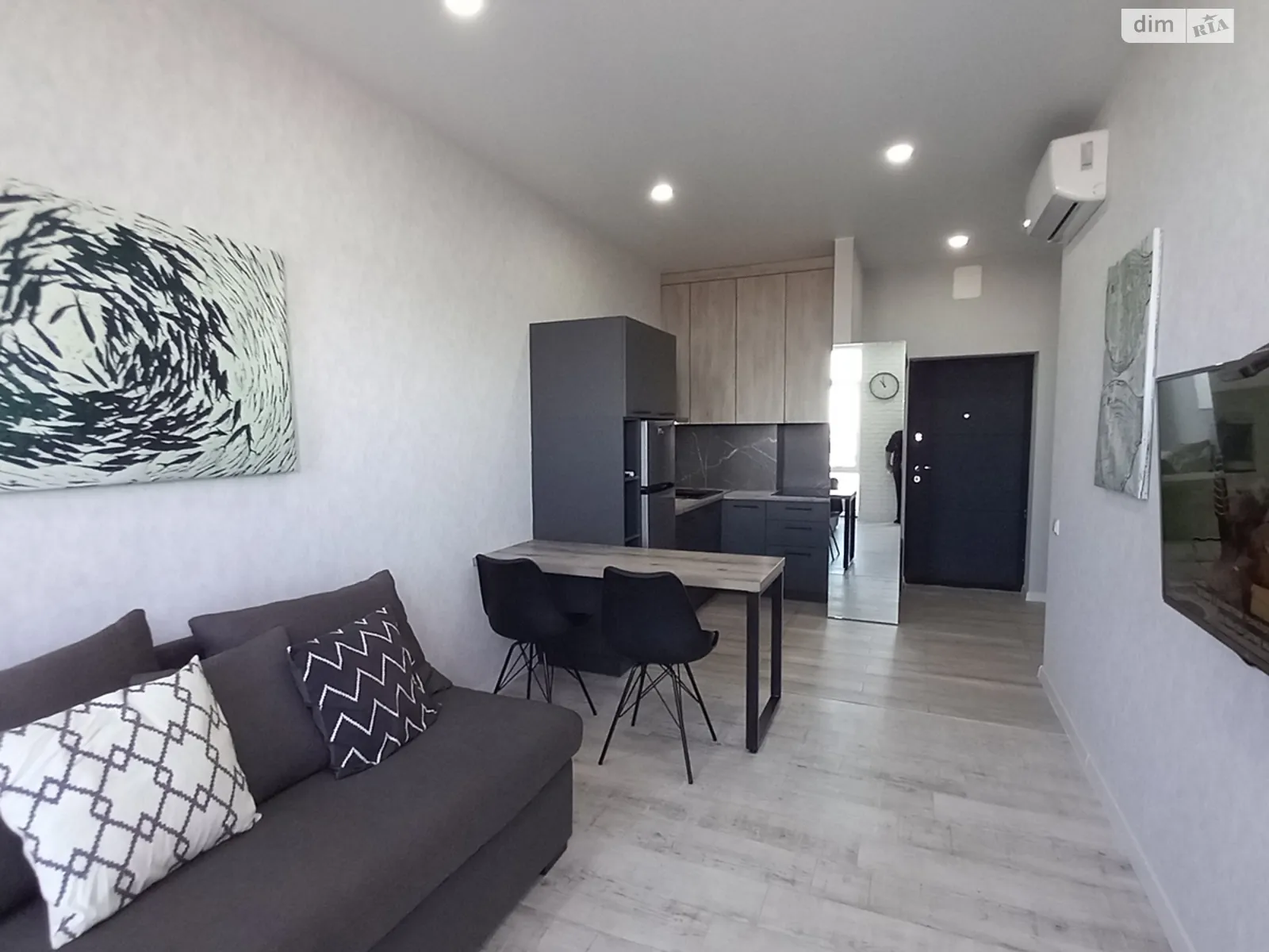 Продается 1-комнатная квартира 40 кв. м в Одессе, ул. Радостная - фото 1