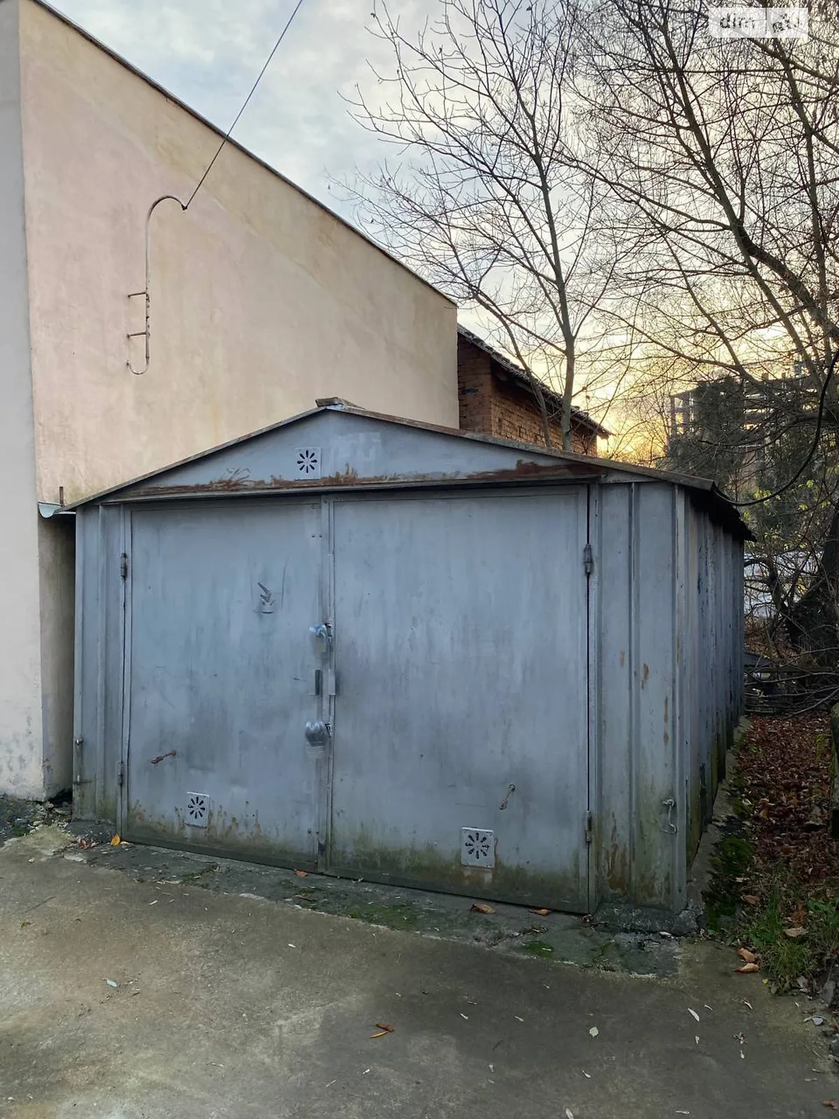 Продается отдельно стоящий гараж под легковое авто на 15 кв. м, цена: 2600 $ - фото 1