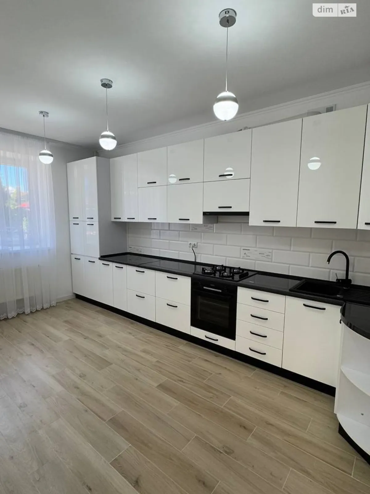 Продается 3-комнатная квартира 85 кв. м в Ивано-Франковске, ул. Национальной Гвардии, 14Е - фото 1