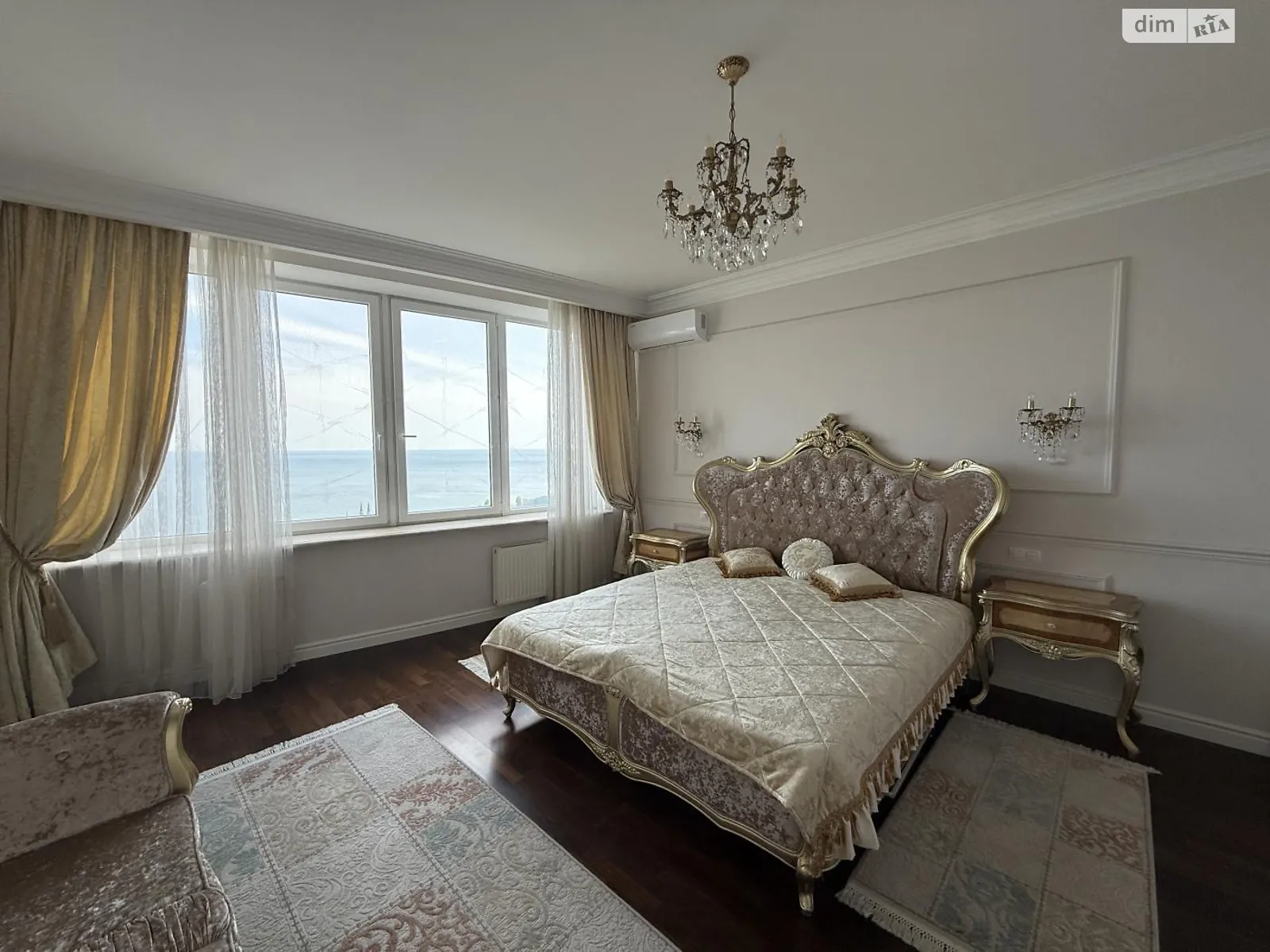 Продается 4-комнатная квартира 142 кв. м в Одессе, ул. Литературная, 12А корпус 1 - фото 1