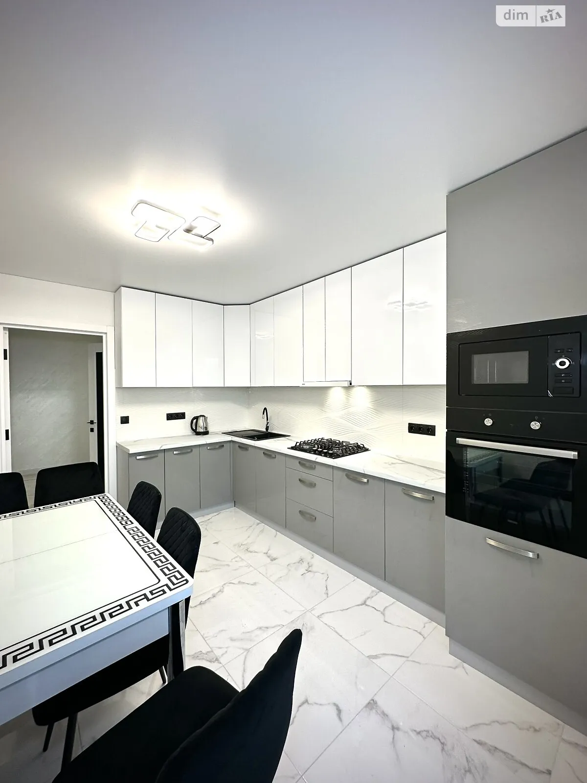 2-кімнатна квартира 65 кв. м у Тернополі, вул. Іллєнка - фото 1