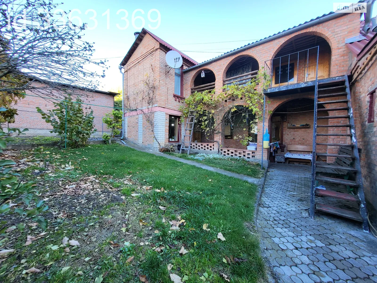 Продается дом на 2 этажа 179 кв. м с гаражом, цена: 175000 $ - фото 1