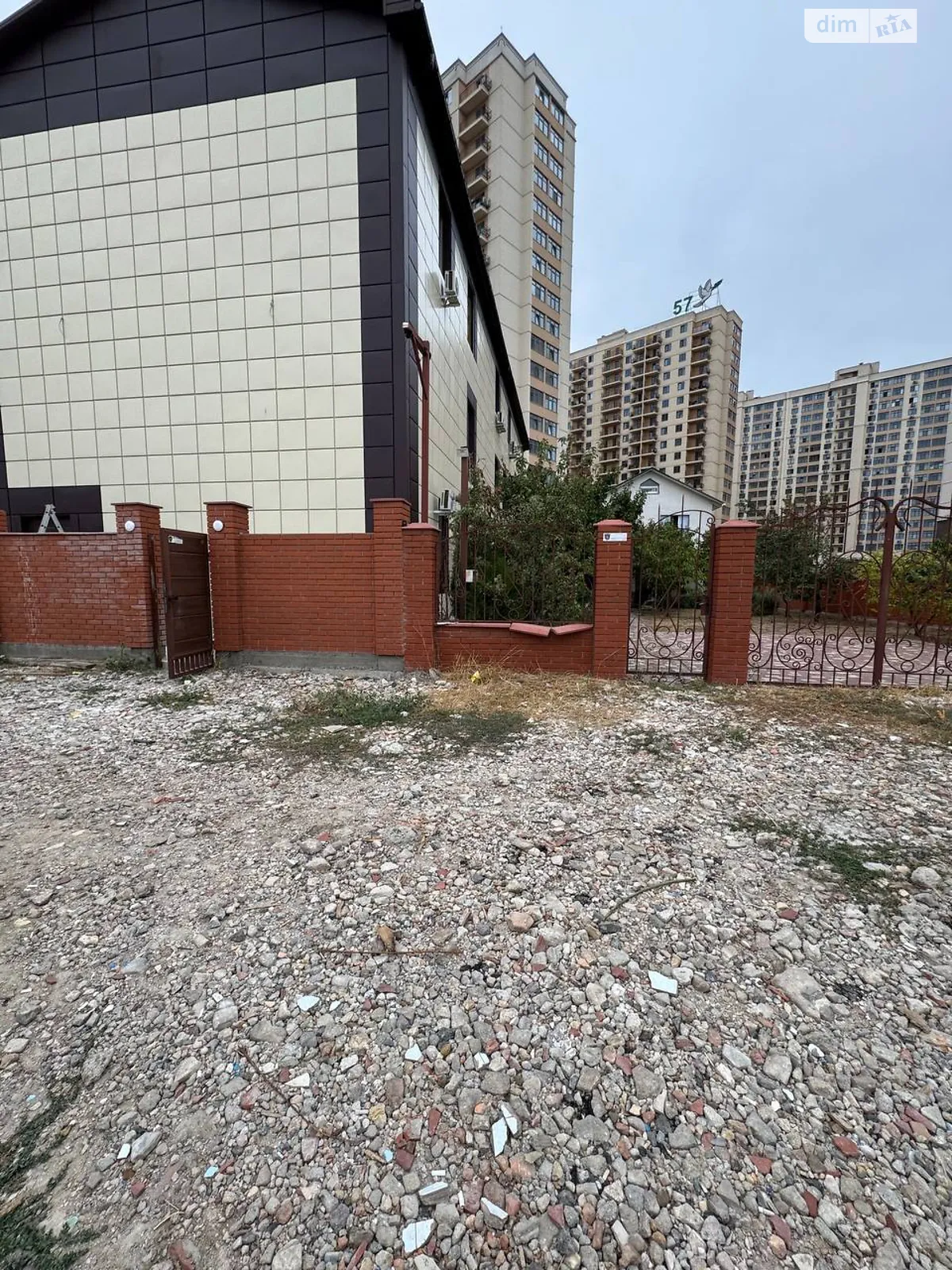 Продается помещения свободного назначения 642.5 кв. м в 3-этажном здании, цена: 2000000 $ - фото 1