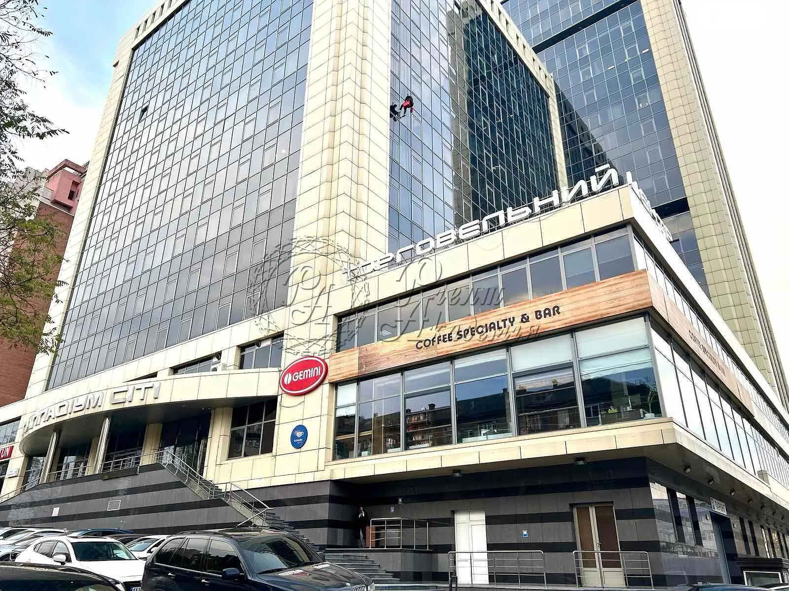 Продается офис 96.6 кв. м в бизнес-центре, цена: 260000 $ - фото 1