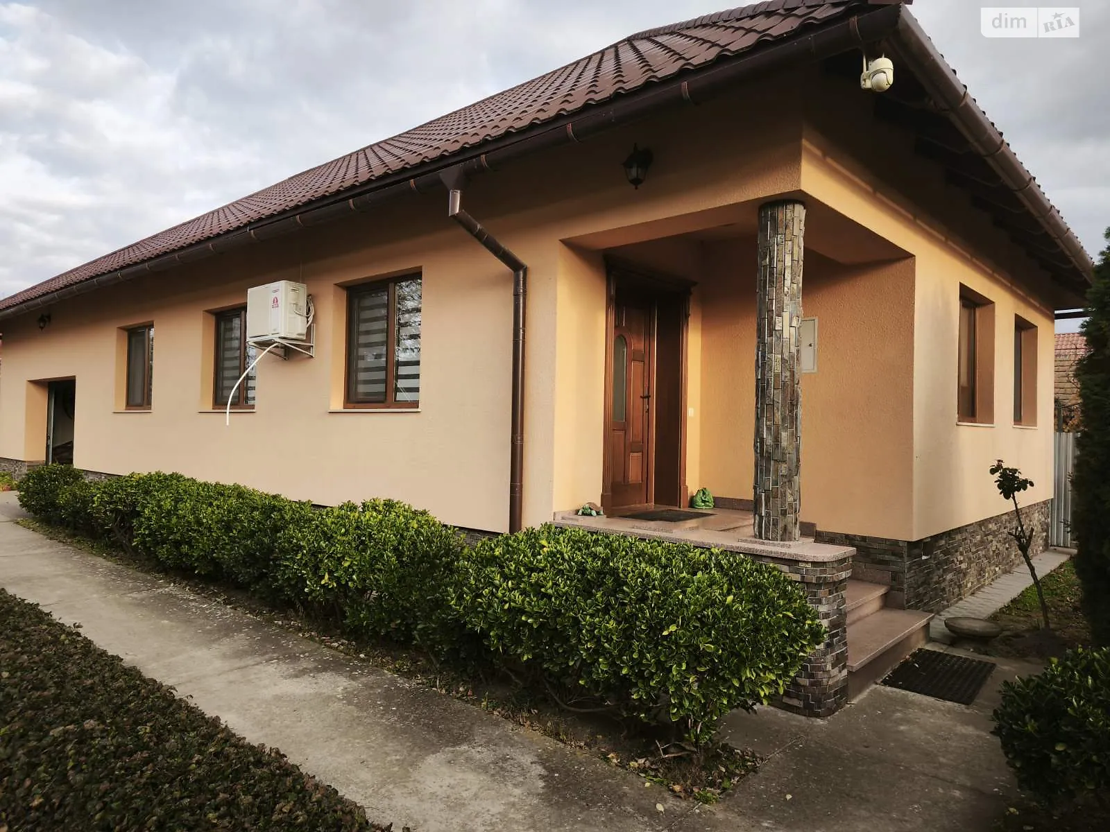 Сдается в аренду одноэтажный дом 100 кв. м с подвалом, цена: 450 $ - фото 1