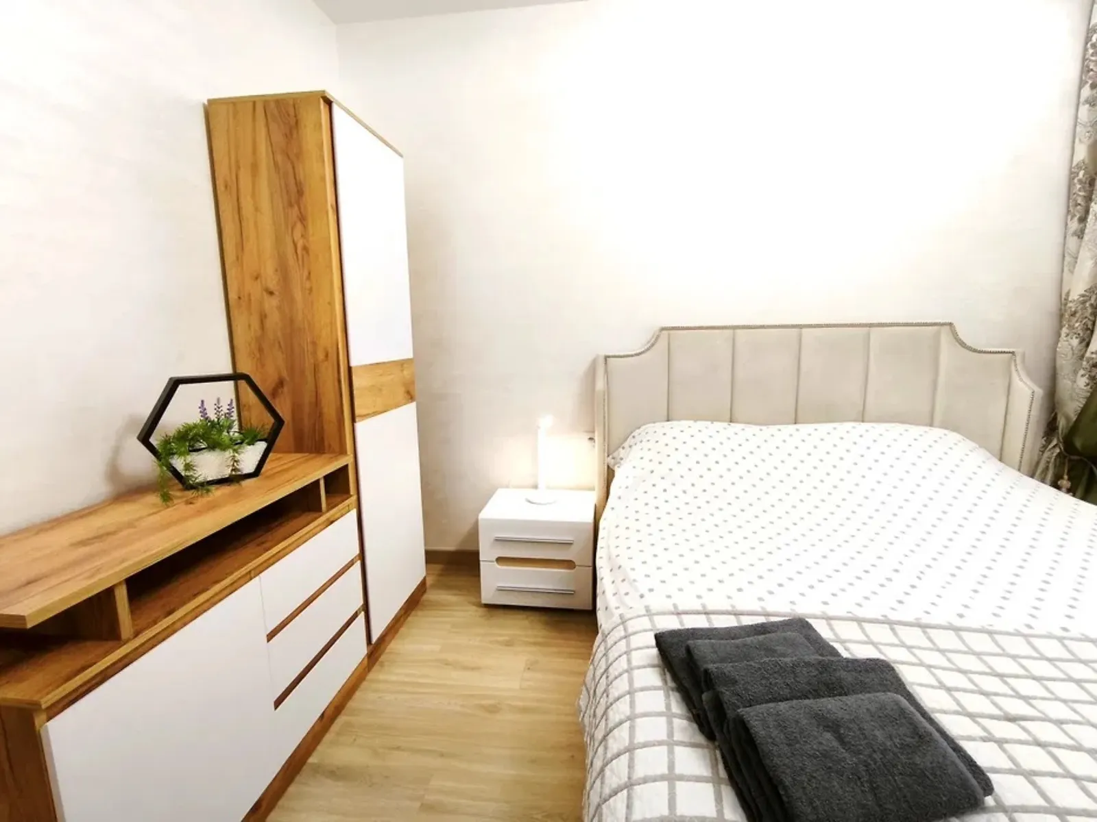 Продається 2-кімнатна квартира 42 кв. м у Одесі, вул. Літературна, 8 - фото 1