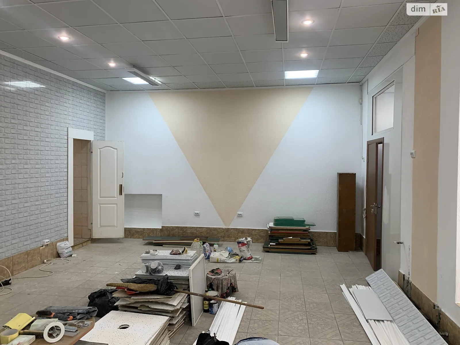 Сдается в аренду помещения свободного назначения 88 кв. м в 3-этажном здании, цена: 1000 $ - фото 1
