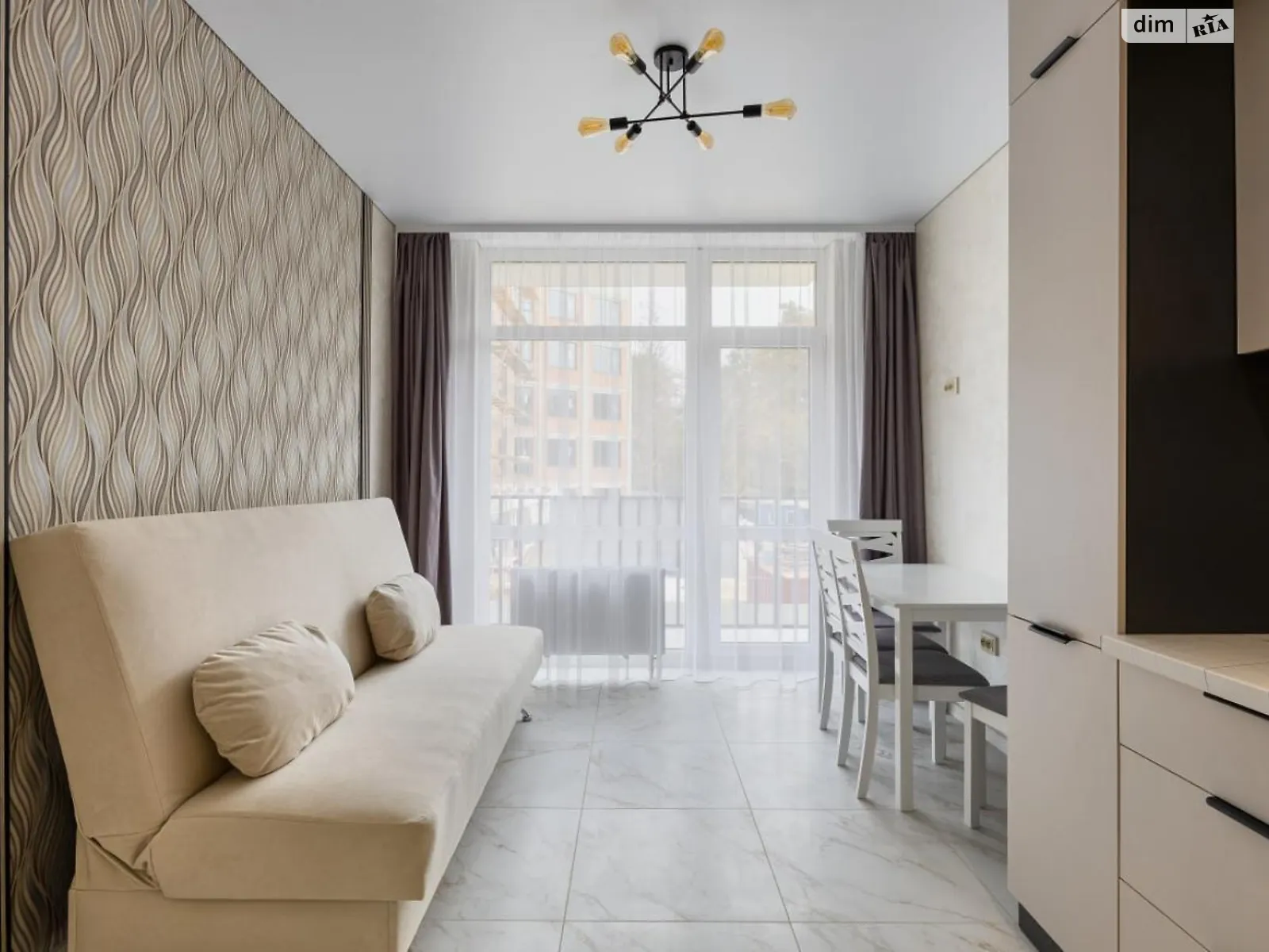 Продается 1-комнатная квартира 40.2 кв. м в Брюховичах, ул. Независимости Украины - фото 1