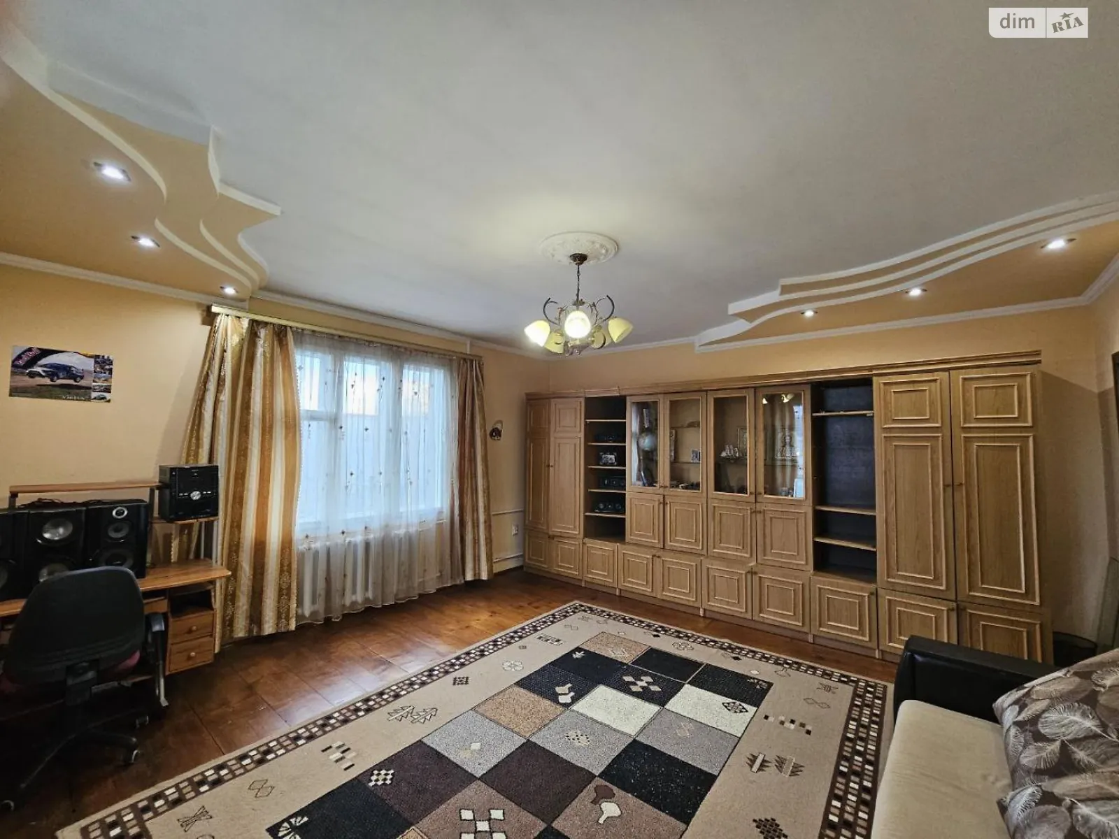 Продается дом на 2 этажа 351.4 кв. м с садом, цена: 193700 $ - фото 1