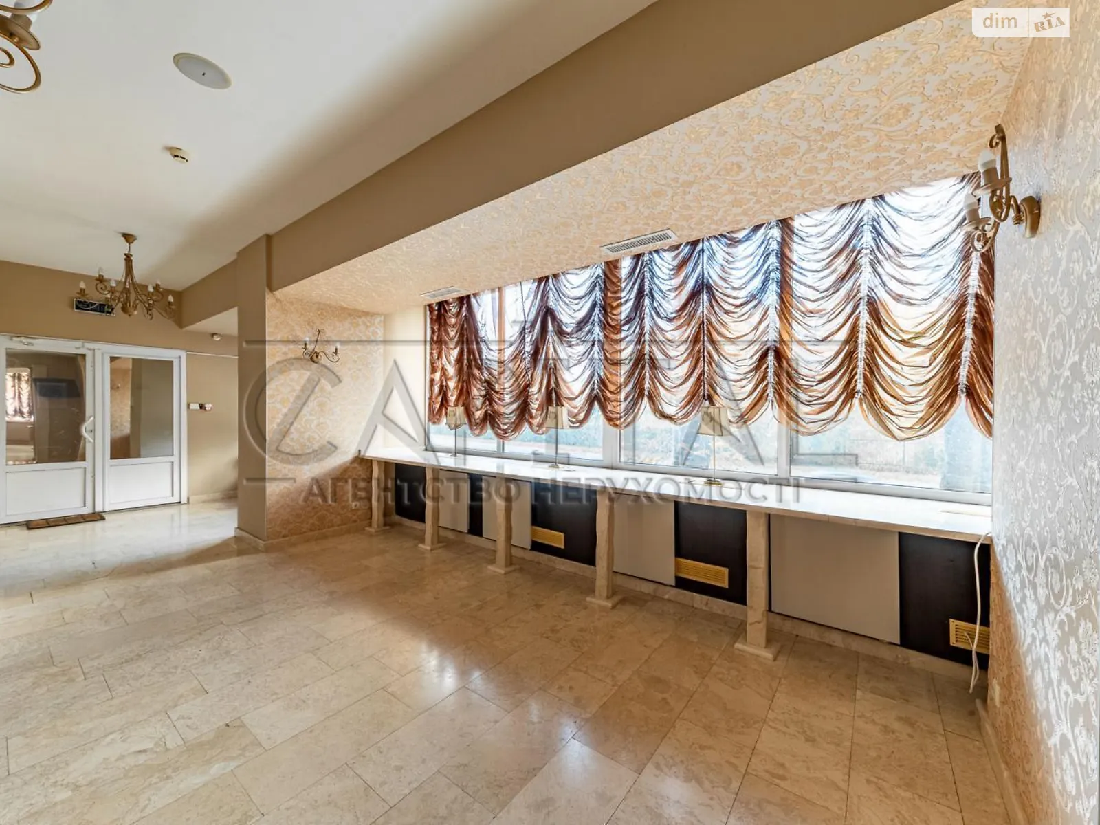 Сдается в аренду офис 176 кв. м в бизнес-центре, цена: 1100 $ - фото 1