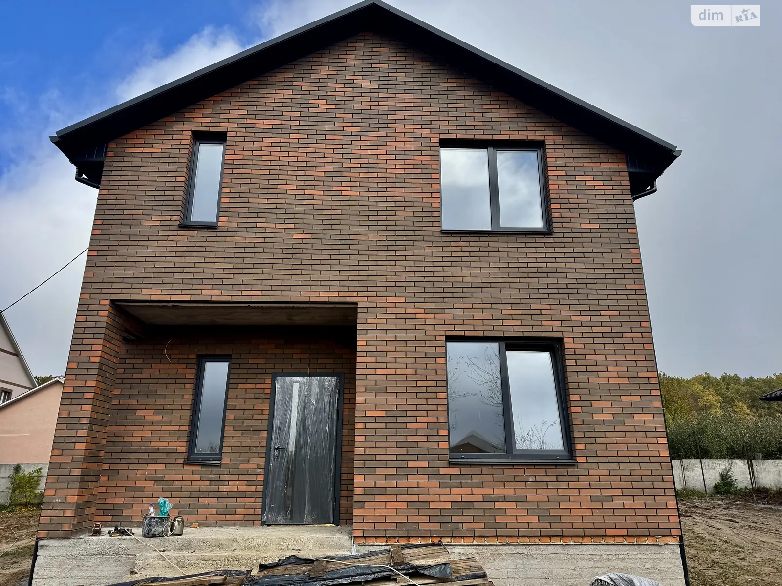 Продается дом на 2 этажа 105 кв. м с камином, цена: 85000 $ - фото 1