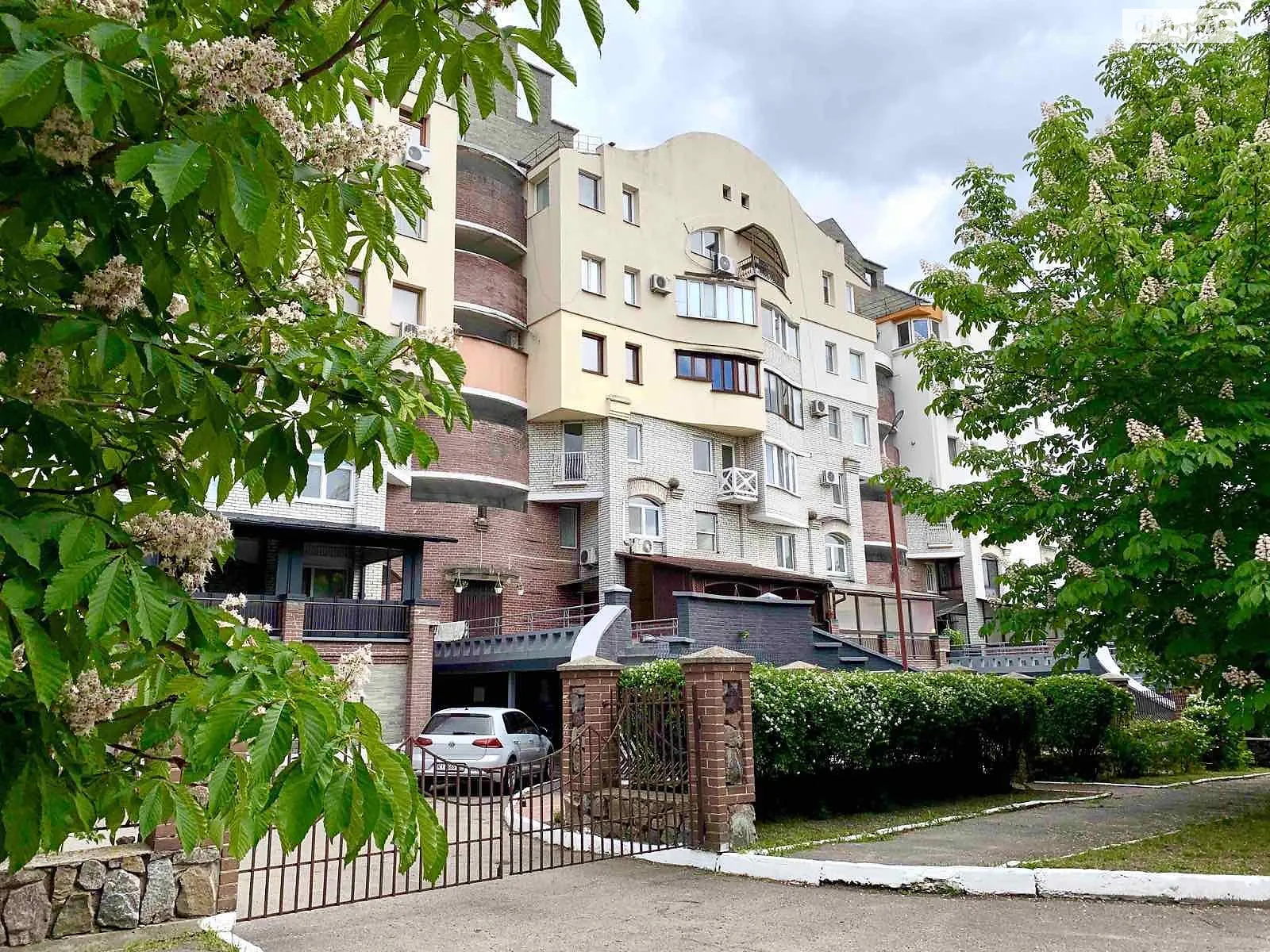 Продается 3-комнатная квартира 181 кв. м в Белой Церкви, ул. Партизанская, 35 - фото 1