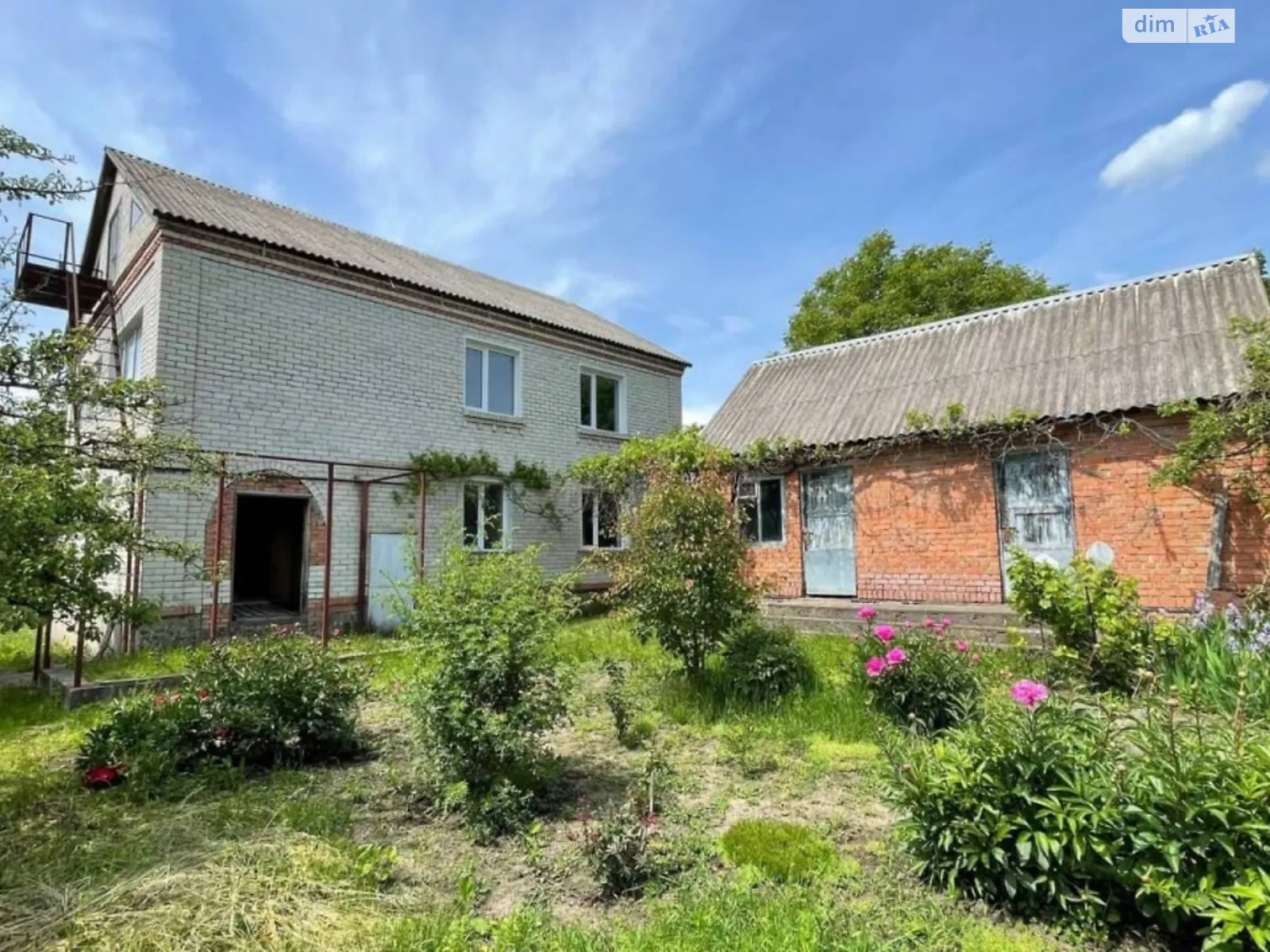 Продается дом на 2 этажа 227.8 кв. м с гаражом, цена: 99000 $ - фото 1