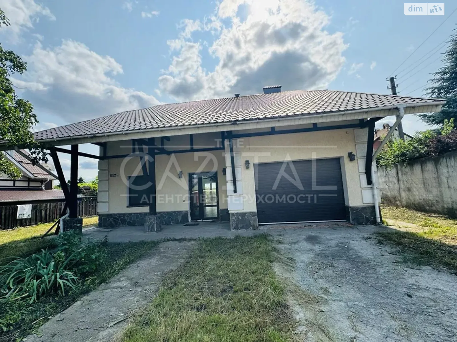 Продается дом на 3 этажа 229 кв. м с бассейном, цена: 125000 $ - фото 1