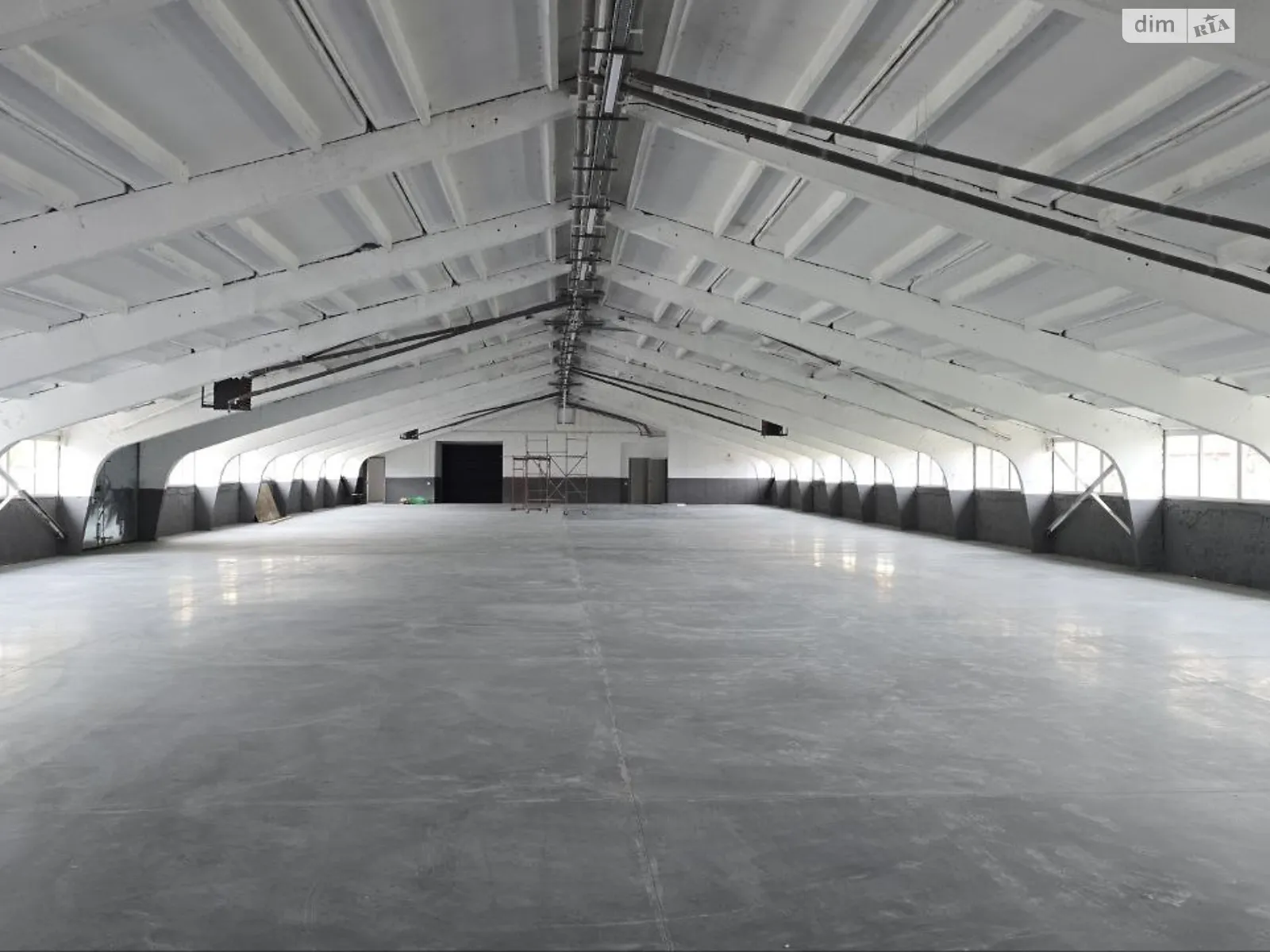 Сдается в аренду объект сферы услуг 1040 кв. м в 1-этажном здании, цена: 155925 грн - фото 1