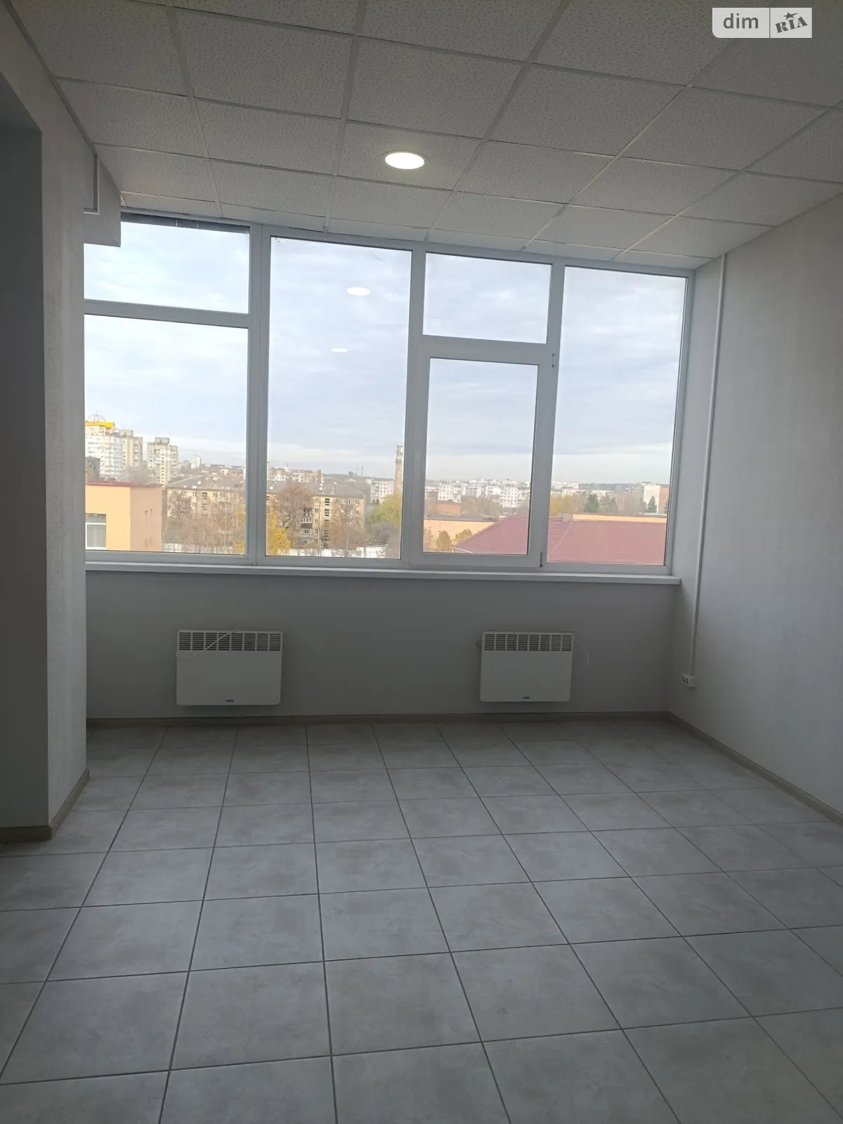 Сдается в аренду офис 20 кв. м в бизнес-центре, цена: 5000 грн - фото 1