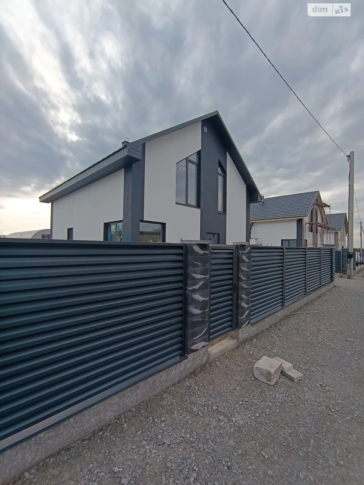 Продается дом на 2 этажа 120 кв. м с гаражом, цена: 75000 $ - фото 1