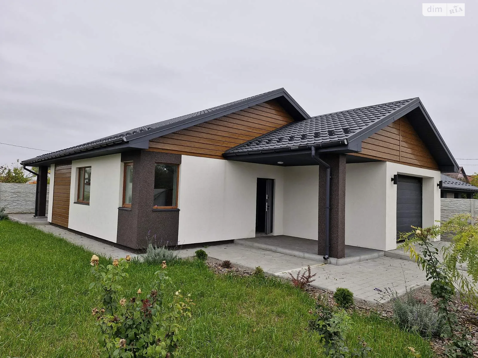 Продається одноповерховий будинок 140 кв. м з садом, цена: 100007 $ - фото 1