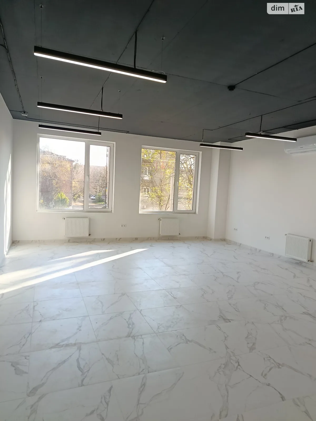 Сдается в аренду офис 48 кв. м в бизнес-центре, цена: 18000 грн - фото 1