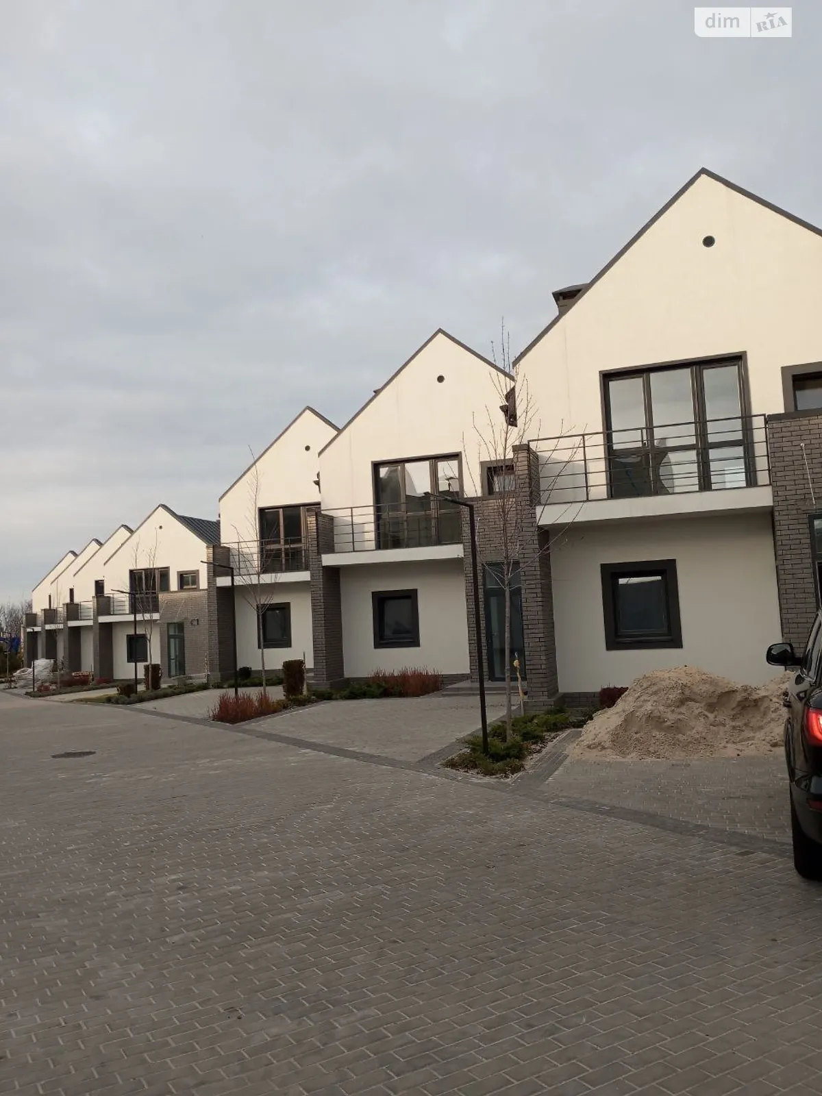 Продается дом на 2 этажа 115 кв. м с бассейном, цена: 108000 $ - фото 1