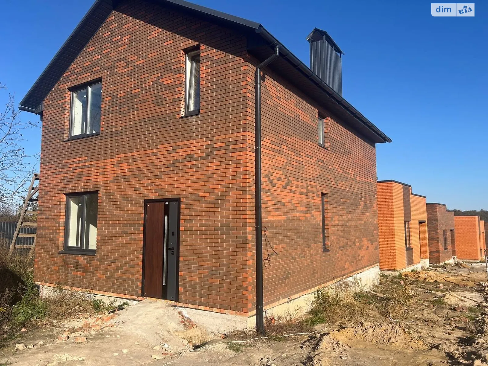 Продается дом на 2 этажа 105 кв. м с садом, цена: 82000 $ - фото 1