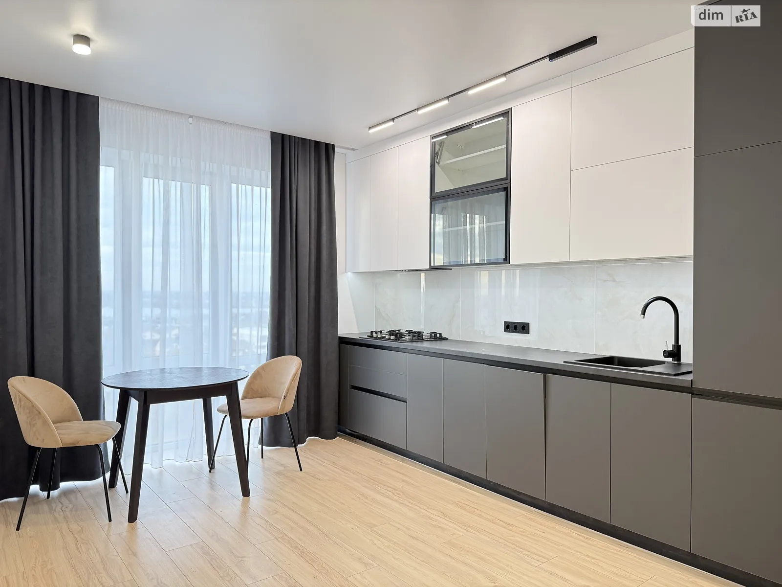 Продается 1-комнатная квартира 40 кв. м в Ровно, ул. Николая Боголюбова, 1 - фото 1