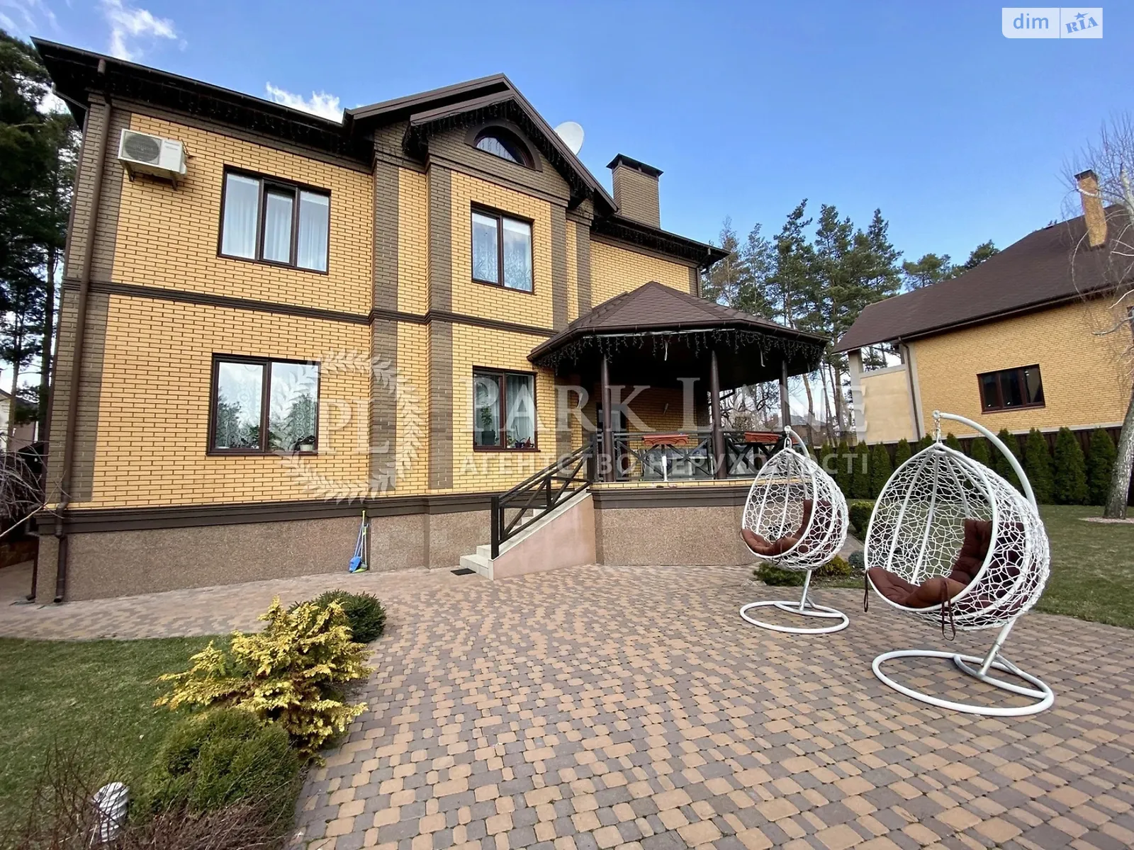 Продается дом на 3 этажа 325 кв. м с балконом, цена: 750000 $ - фото 1