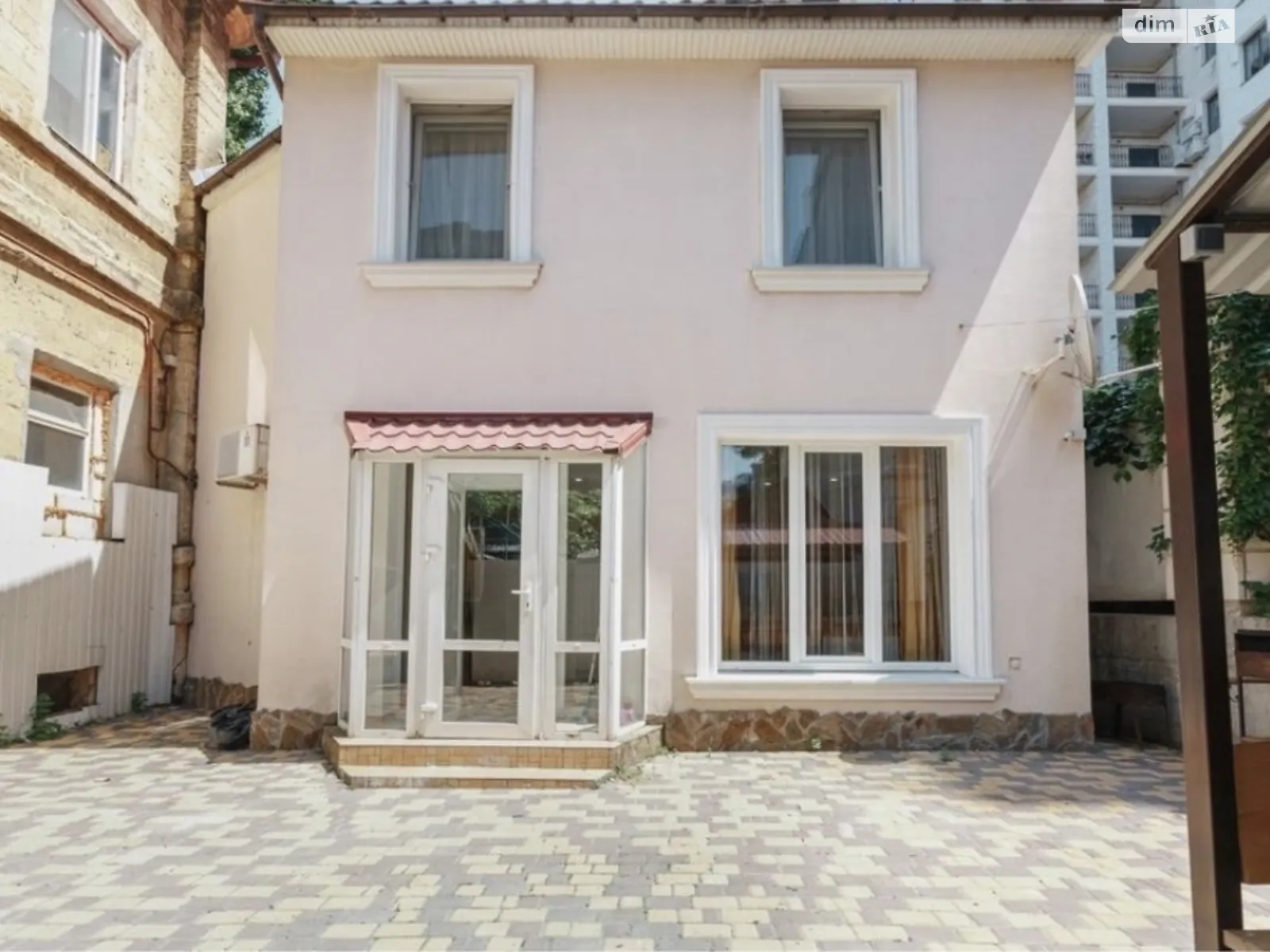 Сдается в аренду дом на 3 этажа 95 кв. м с мансардой, цена: 550 $ - фото 1